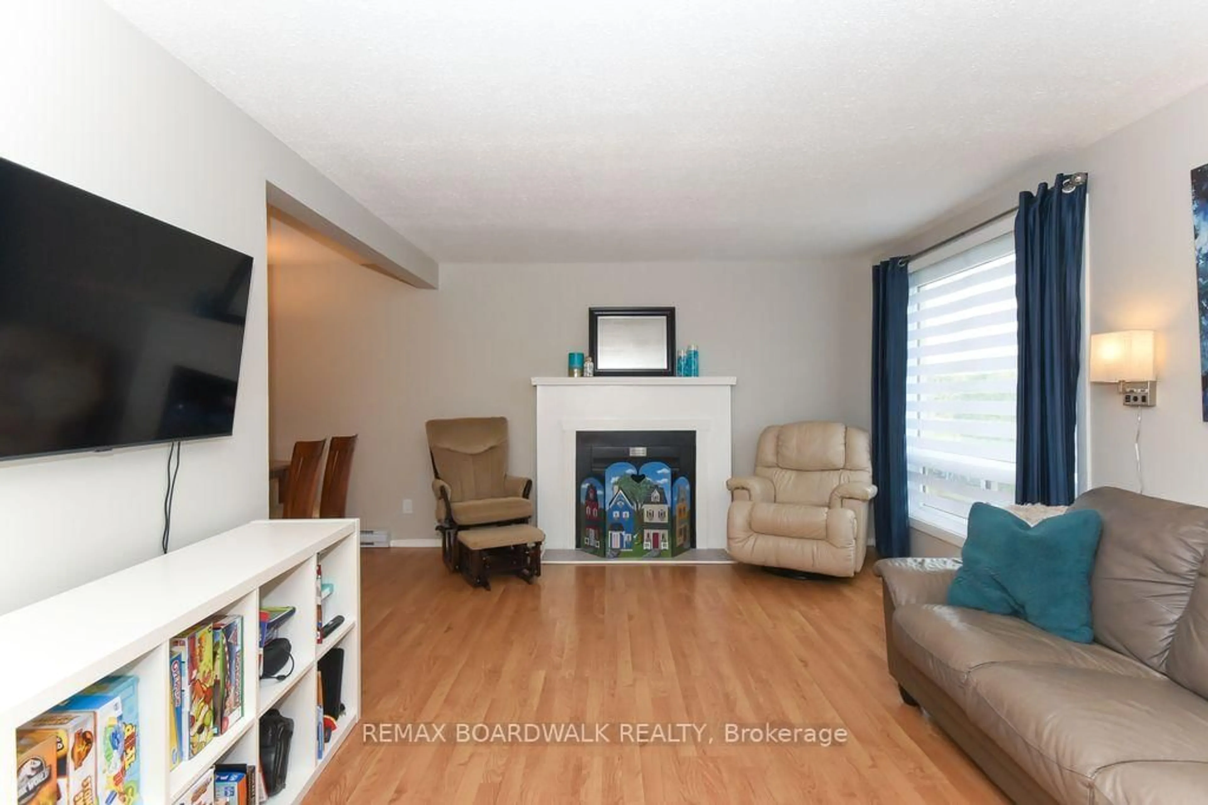 Living room with furniture, wood/laminate floor for 758 St-Andre Dr, Ottawa Ontario K1C 4S6