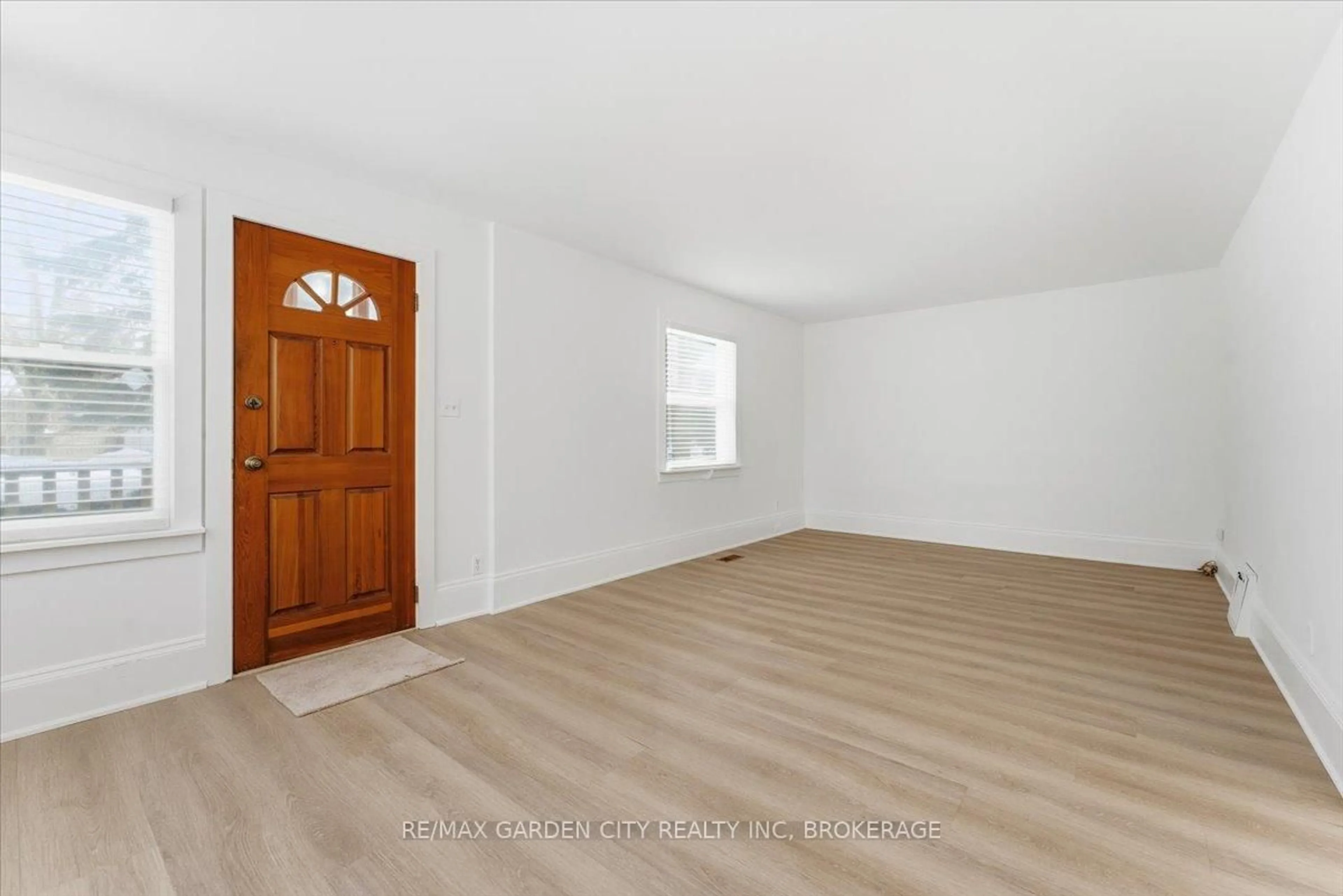 A pic of a room for 26 Chestnut St, Pelham Ontario L3E 0K3