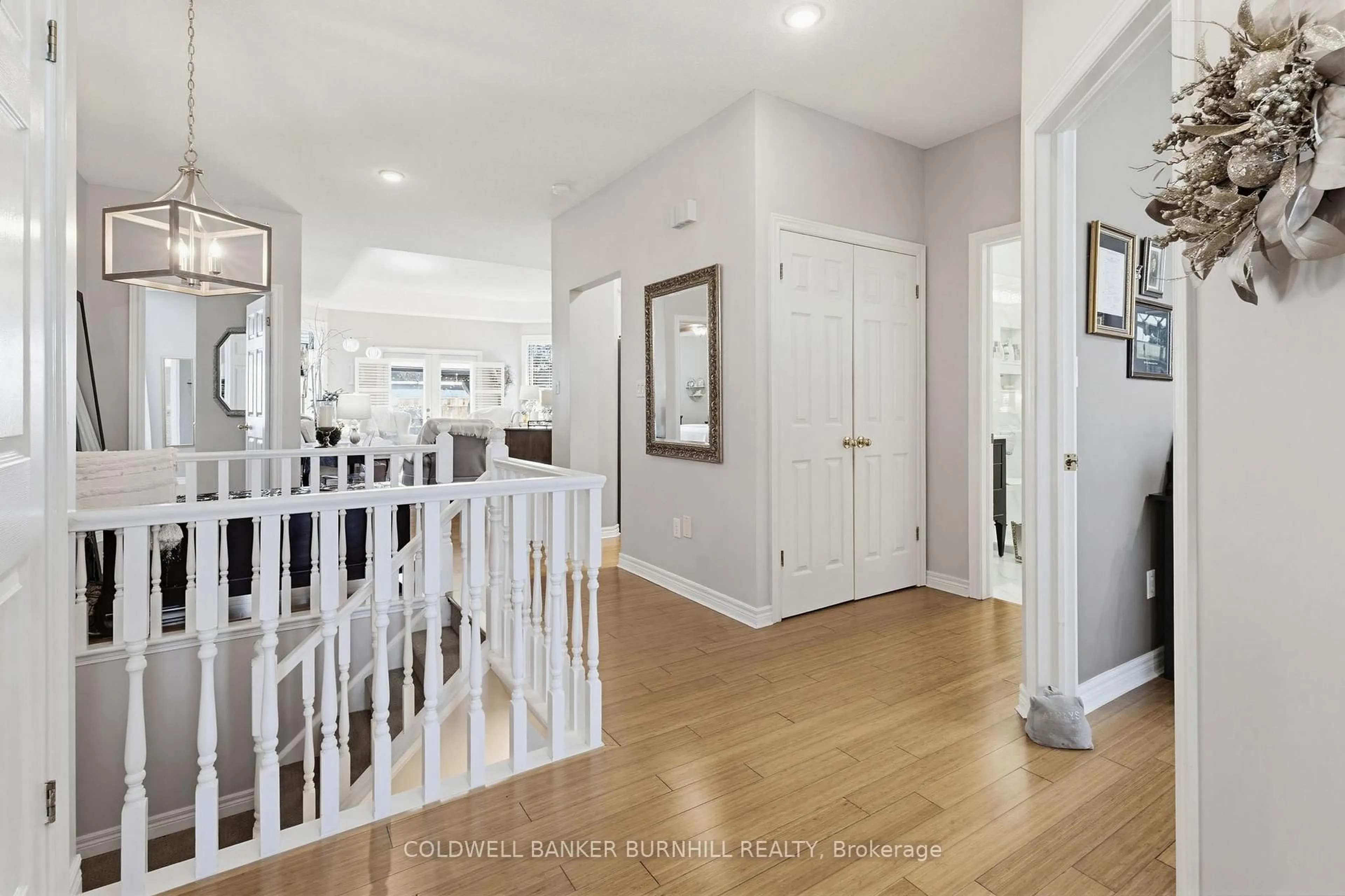 Indoor entryway for 87 Twentyplace Blvd, Hamilton Ontario L0R 1W0