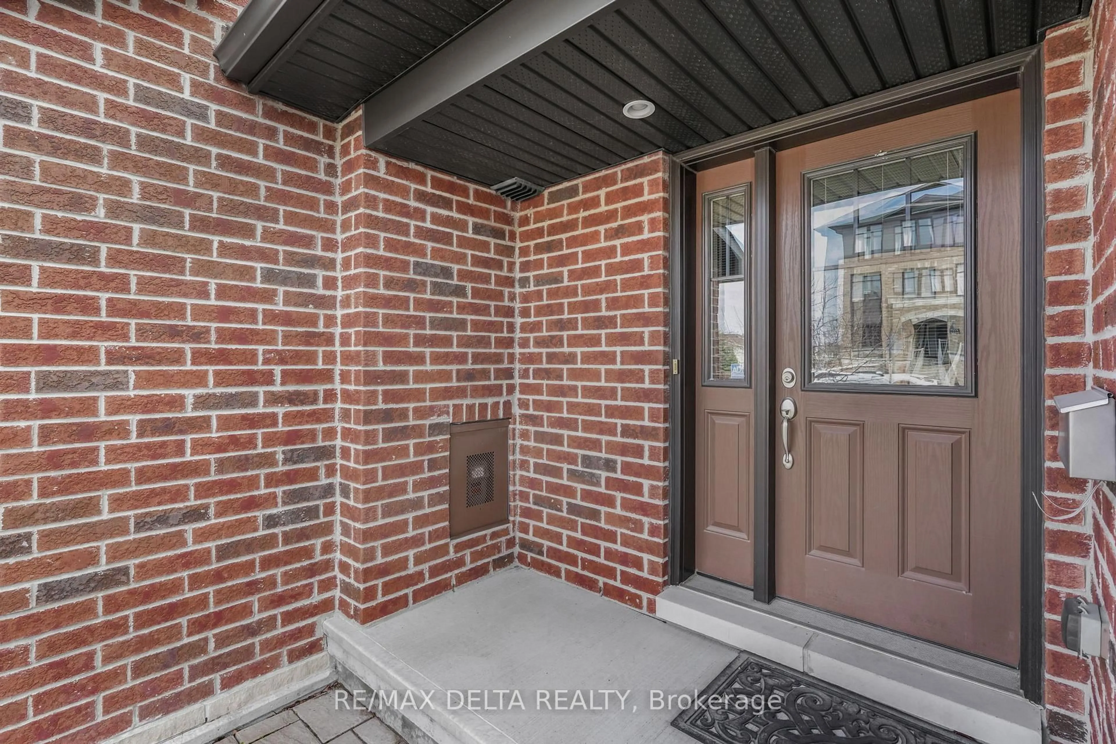 Indoor entryway for 2225 Marble Cres, Clarence-Rockland Ontario K4K 0G9