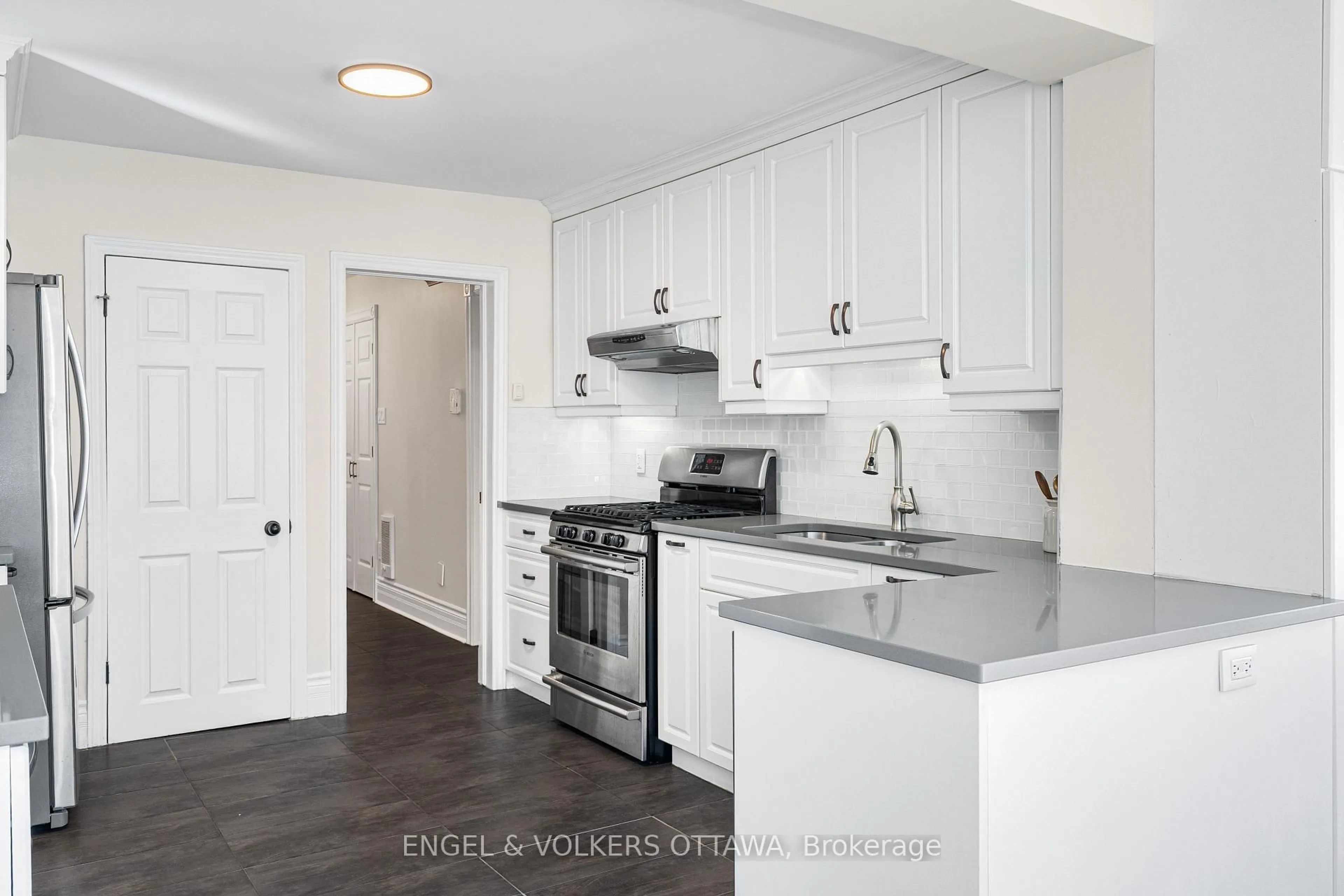 Standard kitchen, unknown for 1252 Anoka St, Ottawa Ontario K1V 6C6