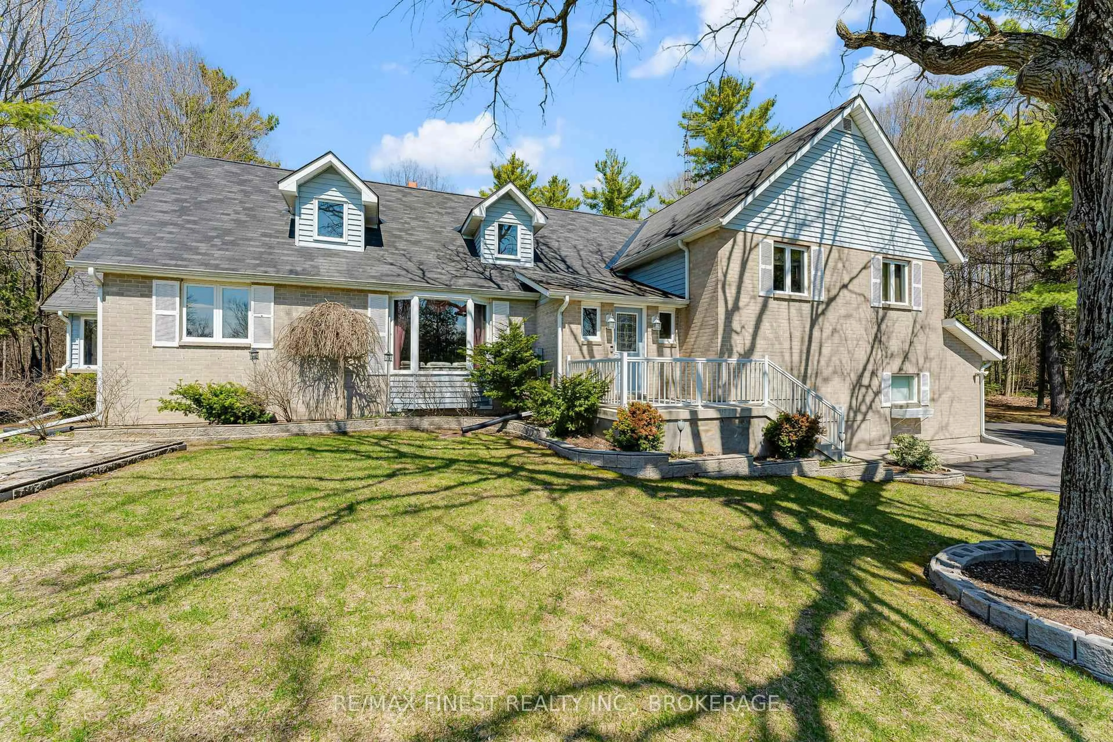 A pic from outside/outdoor area/front of a property/back of a property/a pic from drone, street for 3088 Orser Rd, Mcdonalds Corners Ontario K0H 1M0