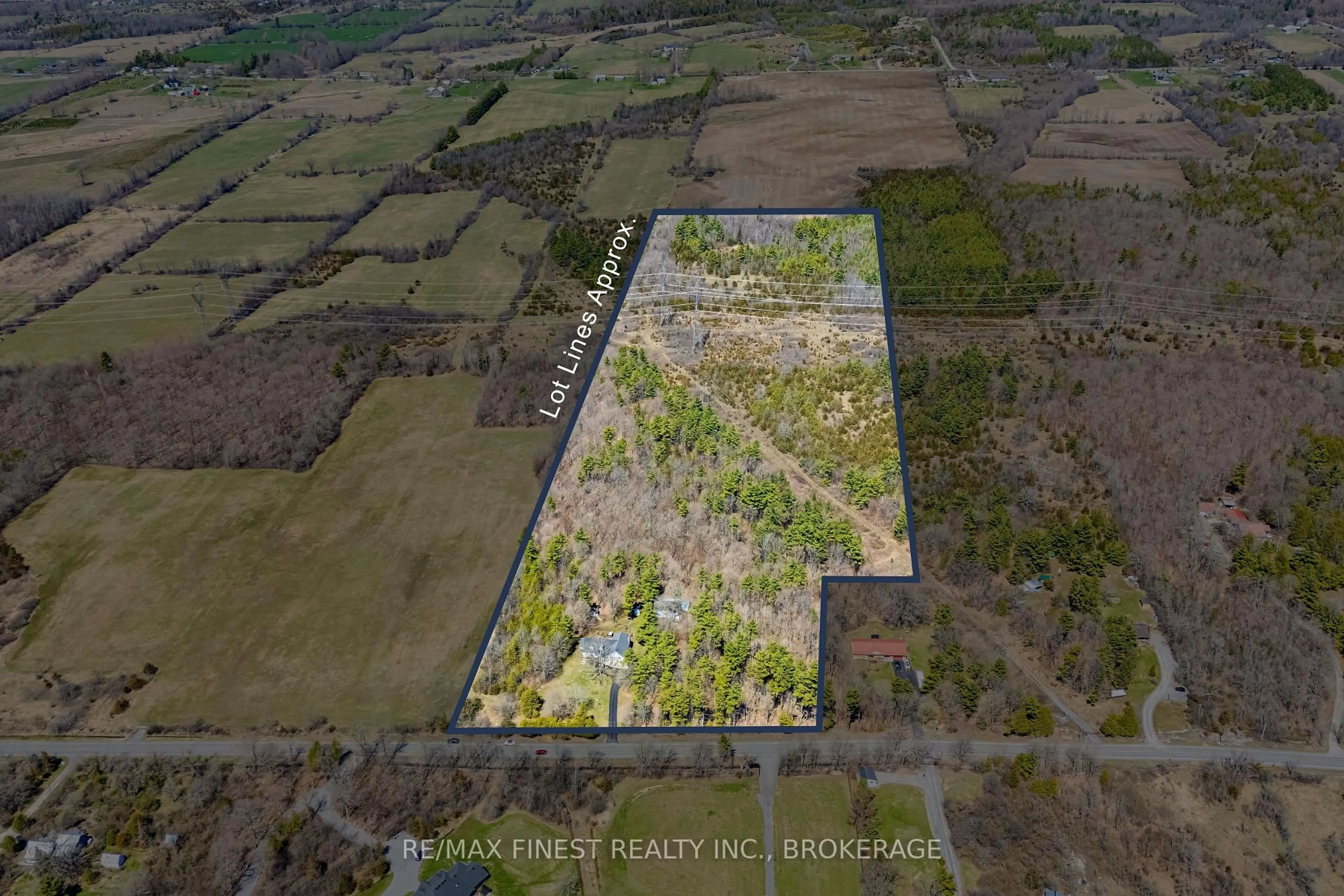 A pic from outside/outdoor area/front of a property/back of a property/a pic from drone, building for 3088 Orser Rd, Mcdonalds Corners Ontario K0H 1M0