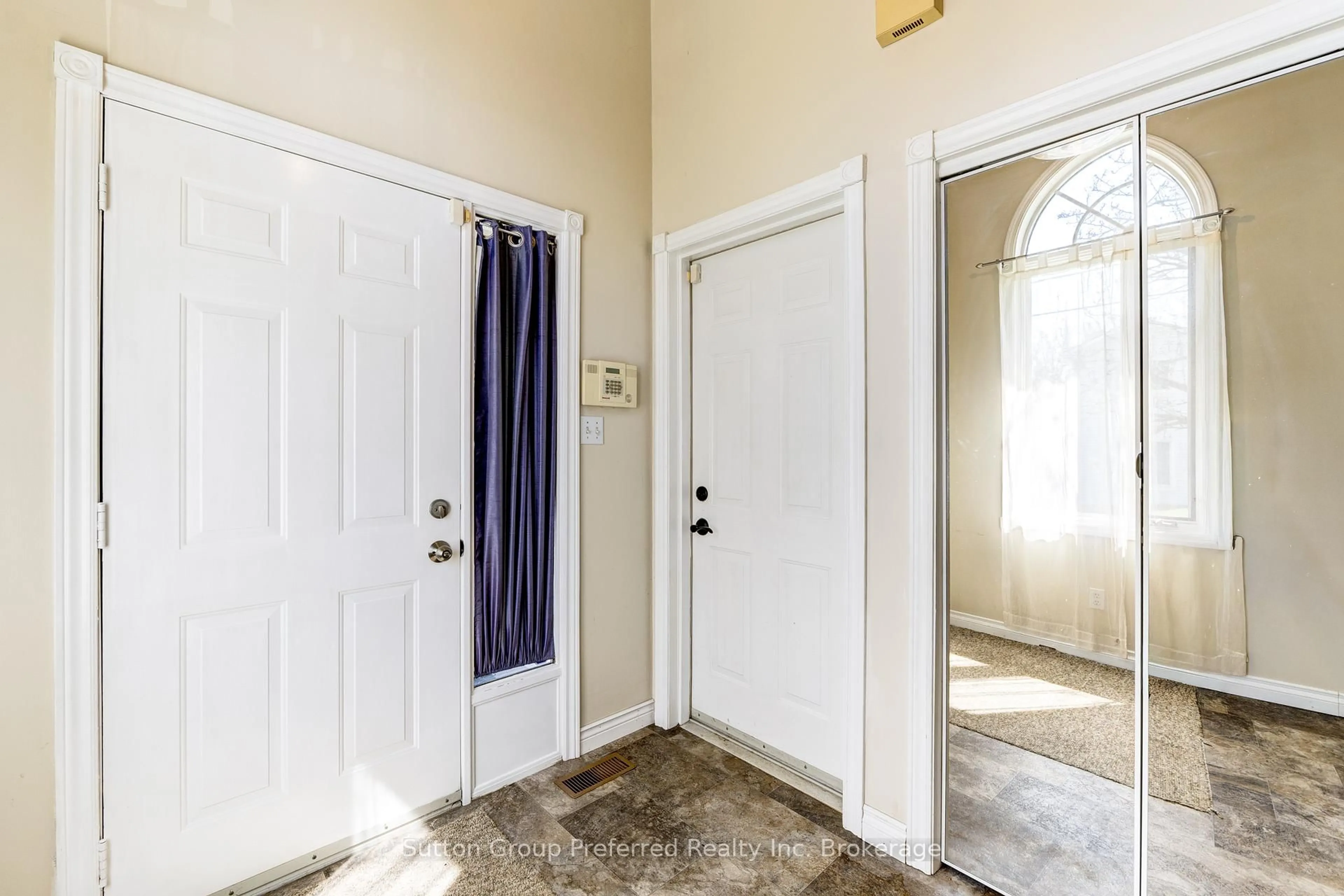 Indoor entryway for 65 Hincks St, Woodstock Ontario N4S 3W8