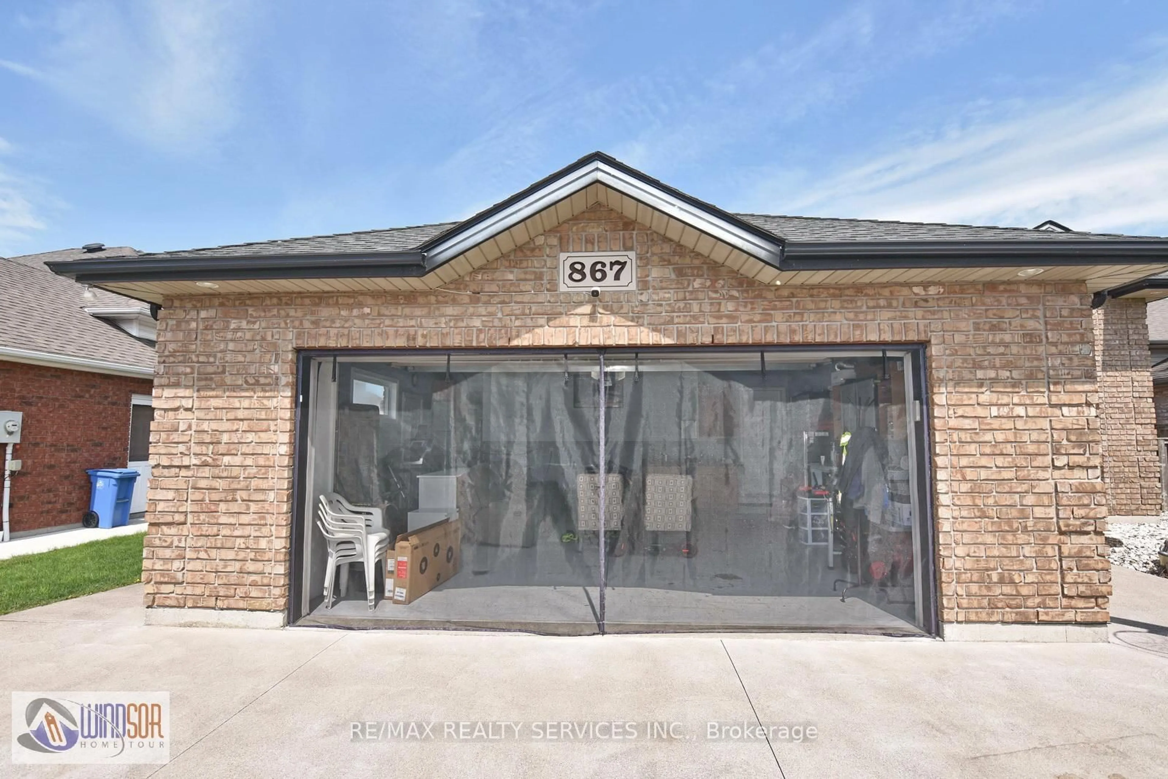 Indoor garage for 867 Westwood Dr, Lakeshore Ontario N0R 1A0