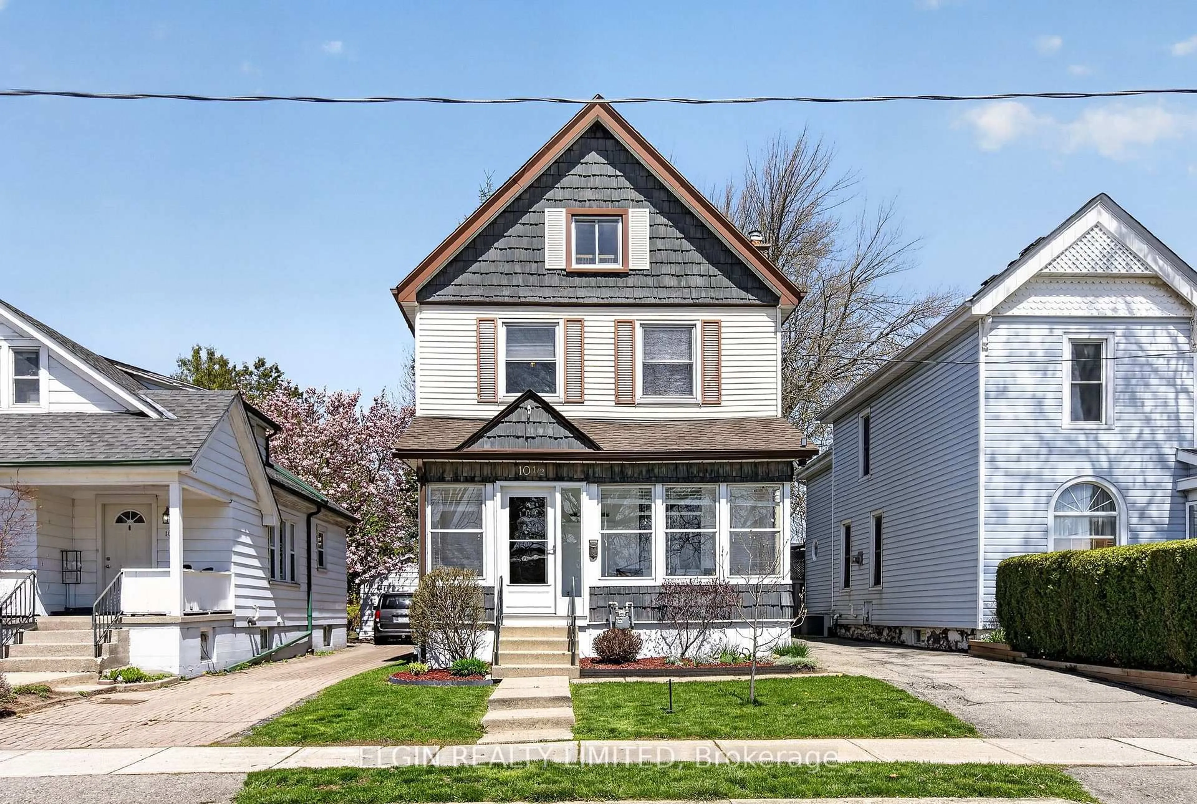 Home with vinyl exterior material, street for 10.5 Celestine St, St. Thomas Ontario N5P 1J9