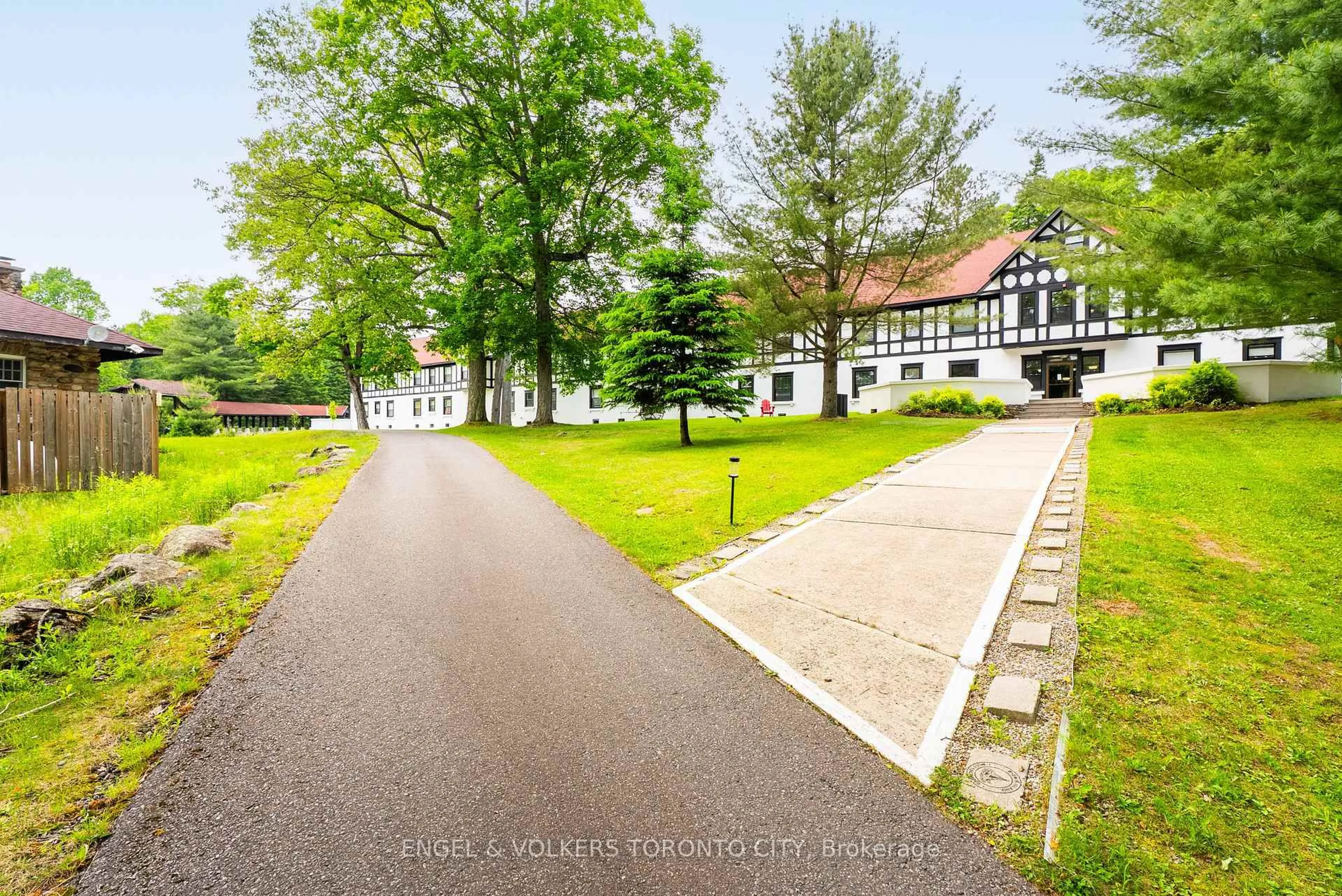 A pic from outside/outdoor area/front of a property/back of a property/a pic from drone, street for 12 Bigwin Island #117, Lake of Bays Ontario P0B 1A0