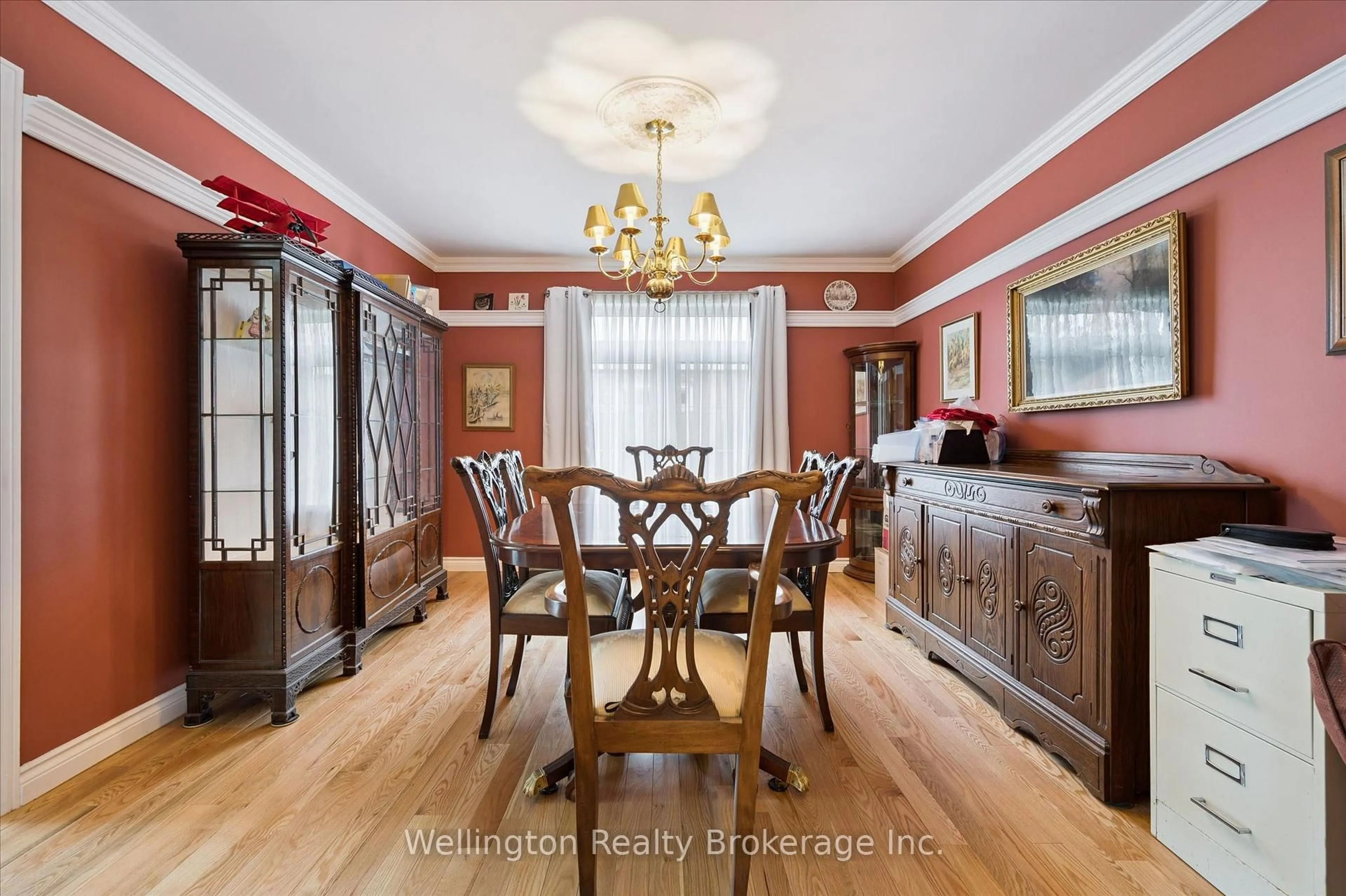 Dining room, wood/laminate floor for 405 Clairbrook Cres, Waterloo Ontario N2L 5V6