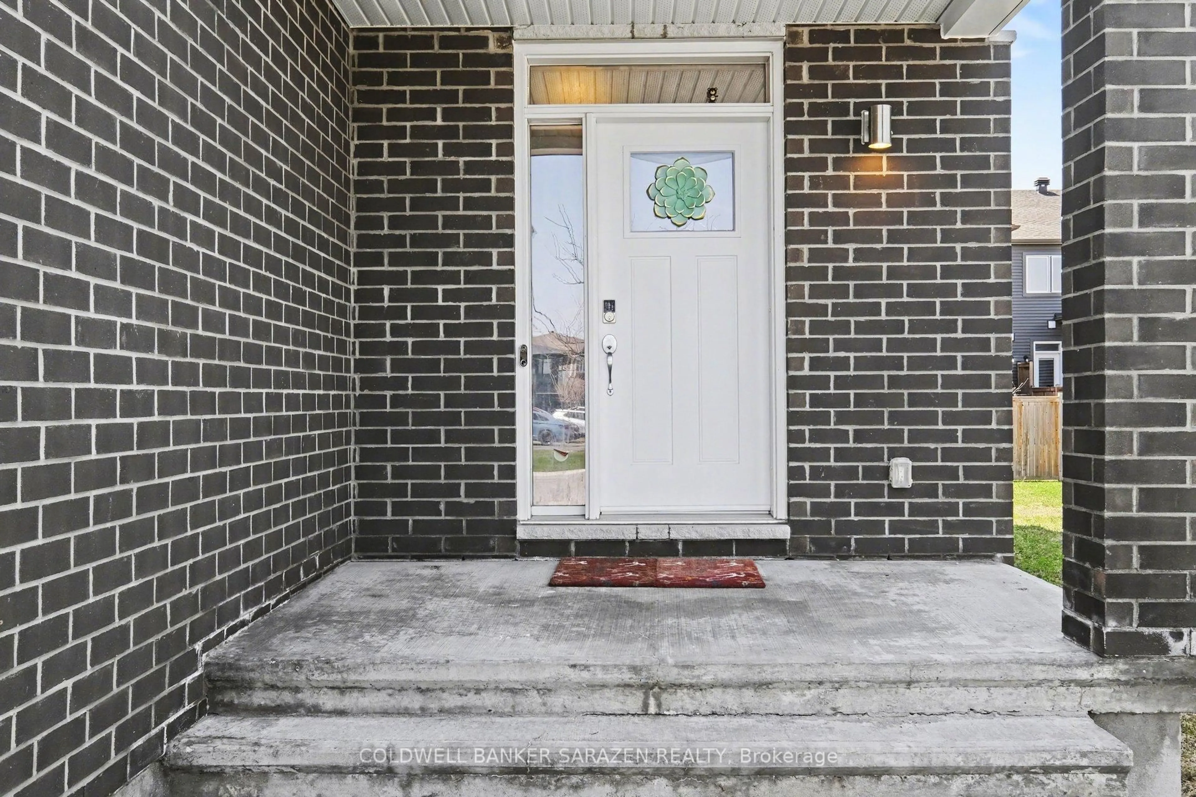 Indoor entryway for 28 Fanning St, Carleton Place Ontario K7C 0J3