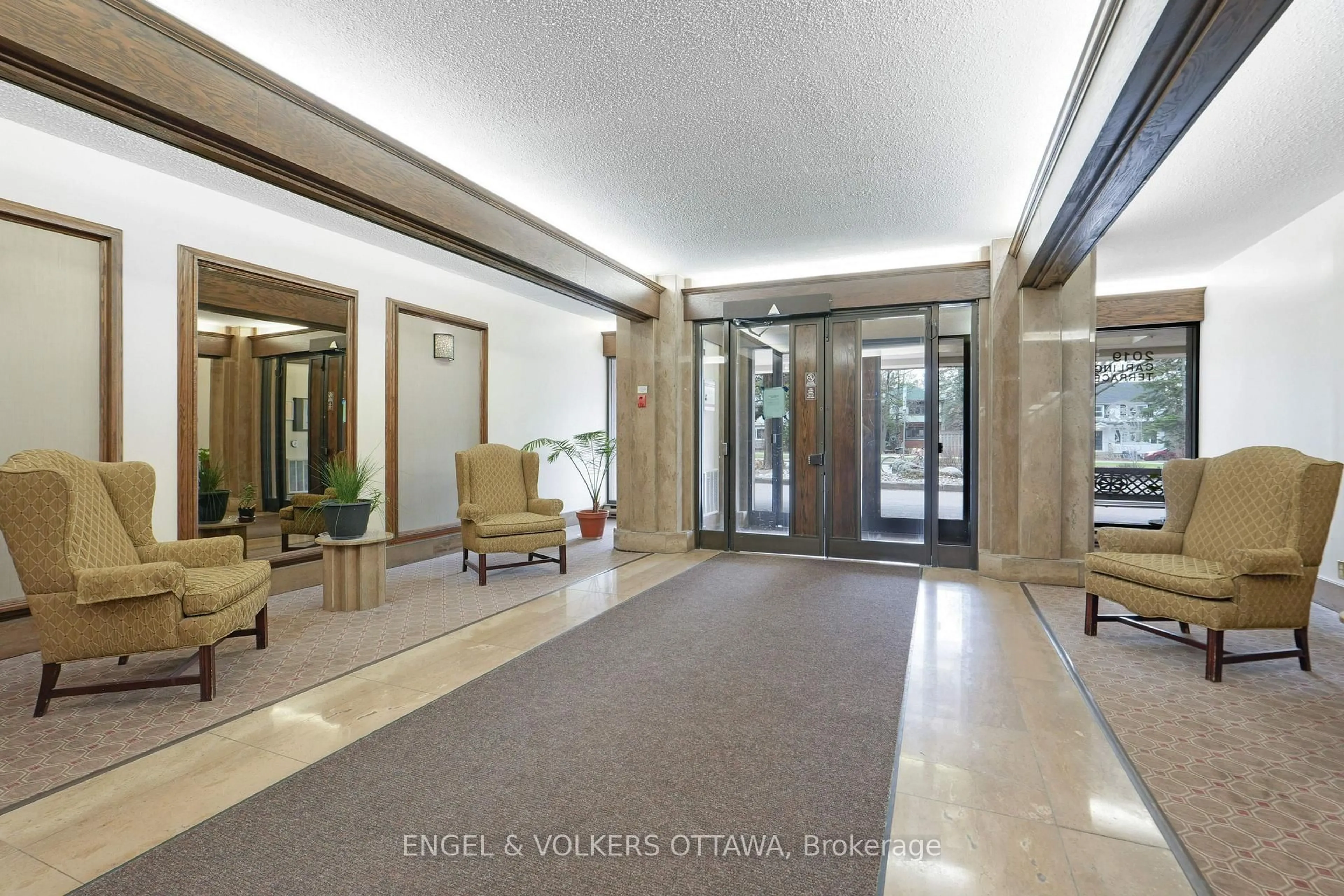 Indoor foyer for 2019 Carling Ave #505, Ottawa Ontario K2A 4A2