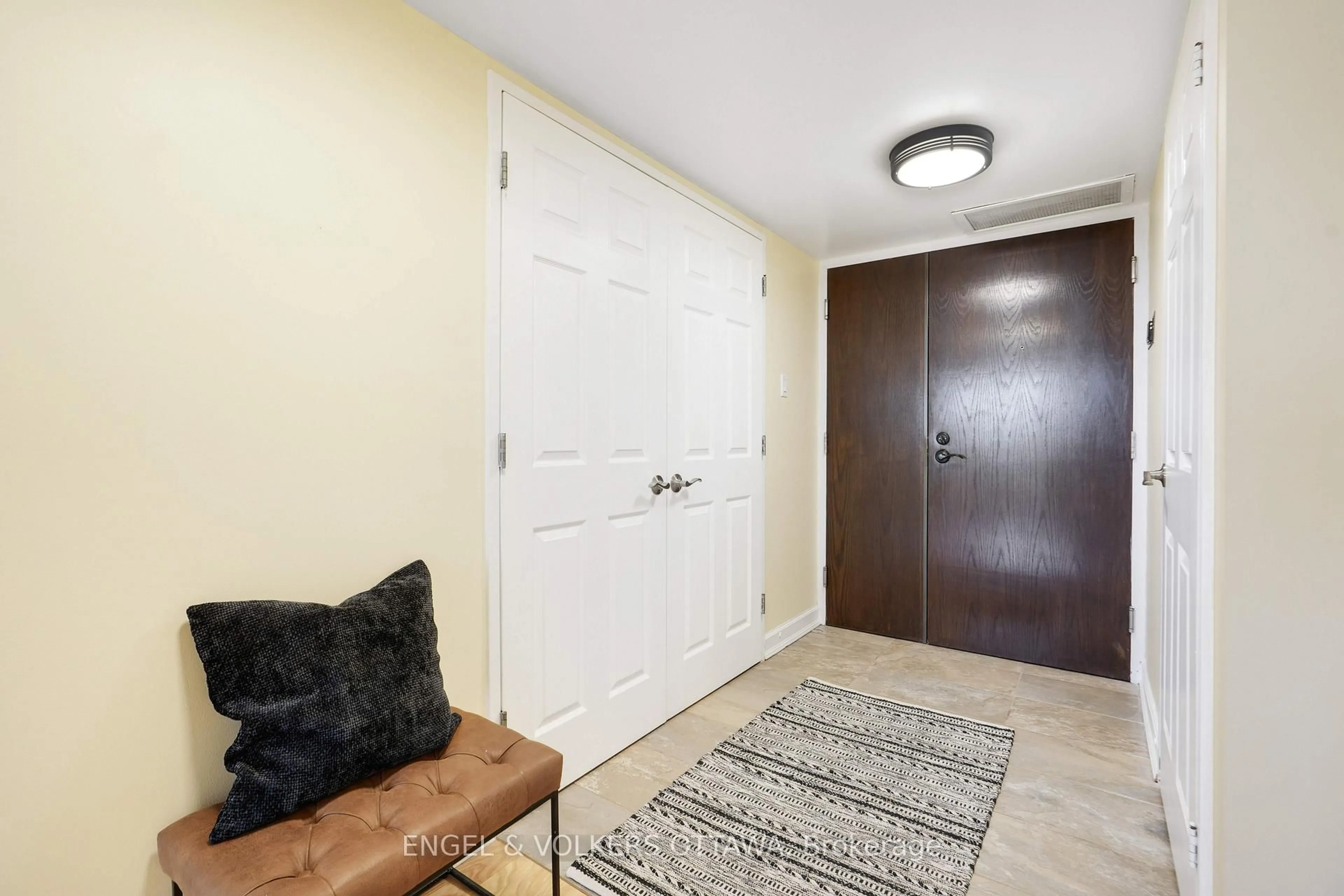 Indoor entryway for 2019 Carling Ave #505, Ottawa Ontario K2A 4A2