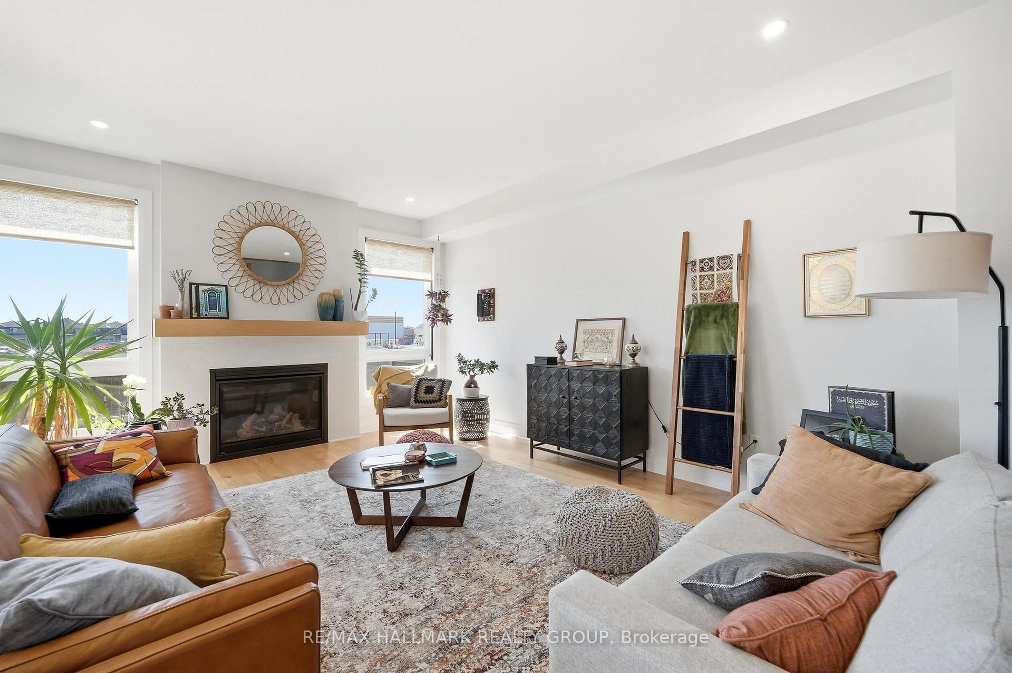 Living room with furniture, unknown for 540 Bobolink Rdge, Ottawa Ontario K2S 2N6