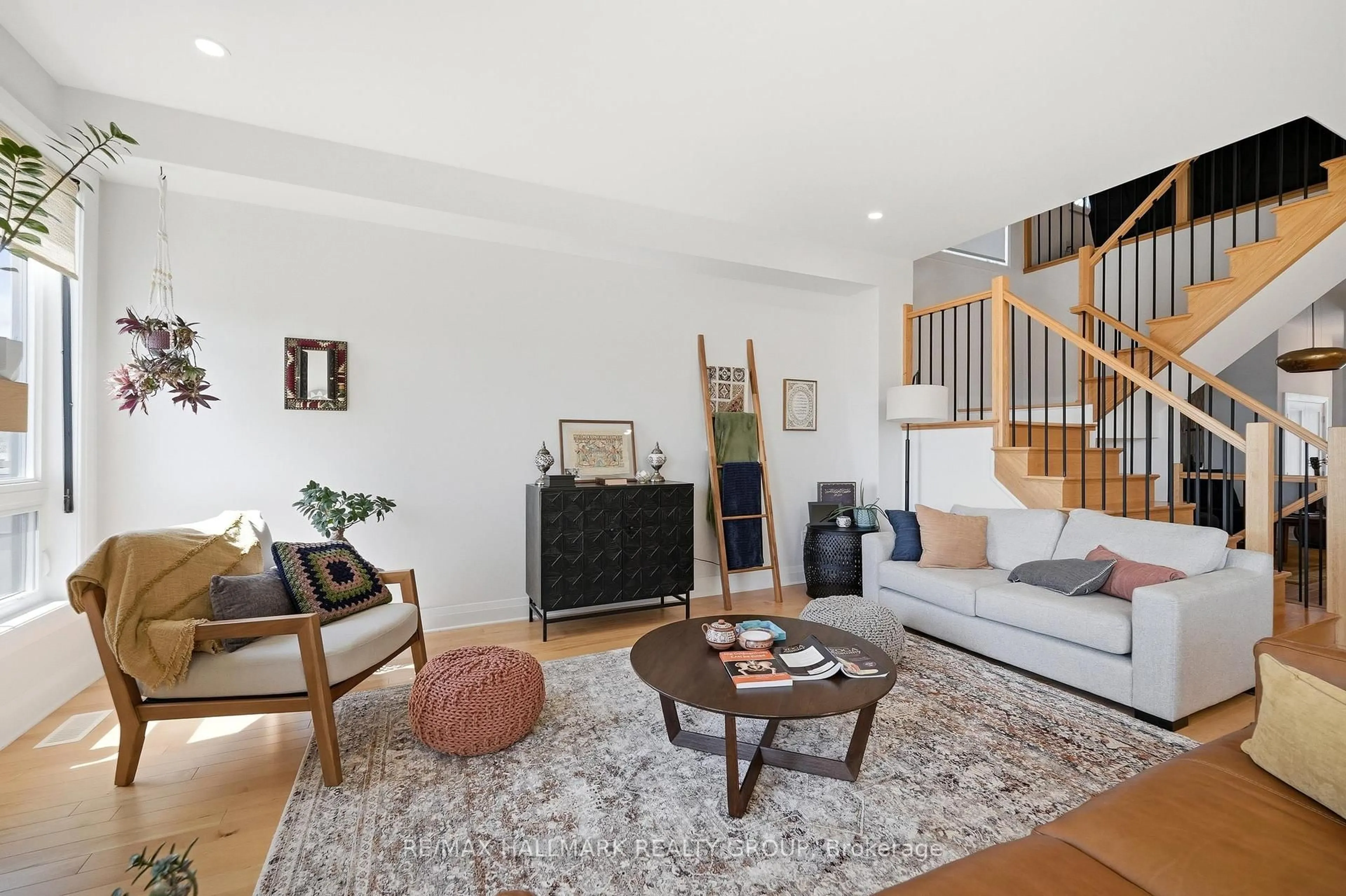 Living room with furniture, unknown for 540 Bobolink Rdge, Ottawa Ontario K2S 2N6