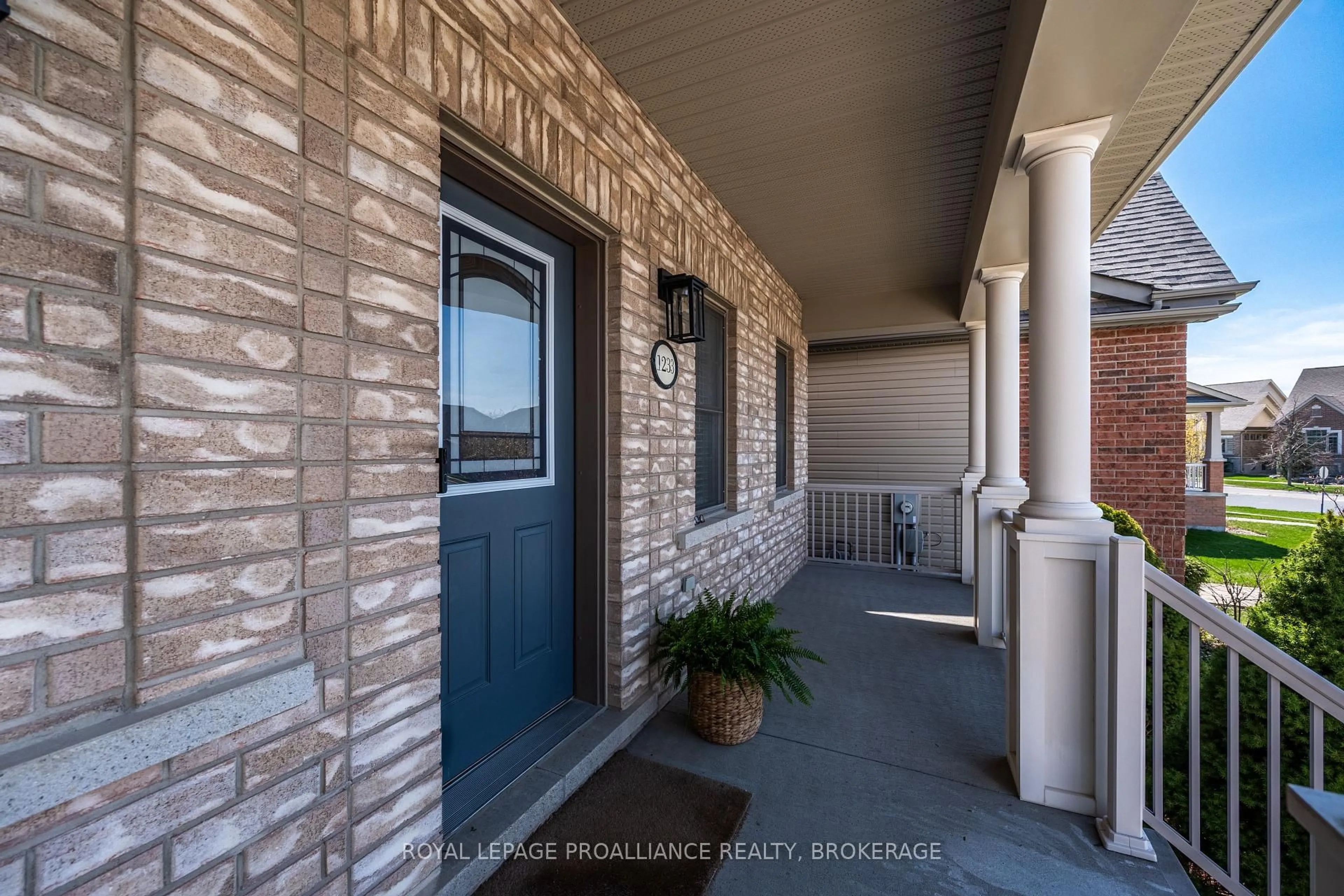 Indoor entryway for 1233 Crossfield Ave, Kingston Ontario K7P 0A5