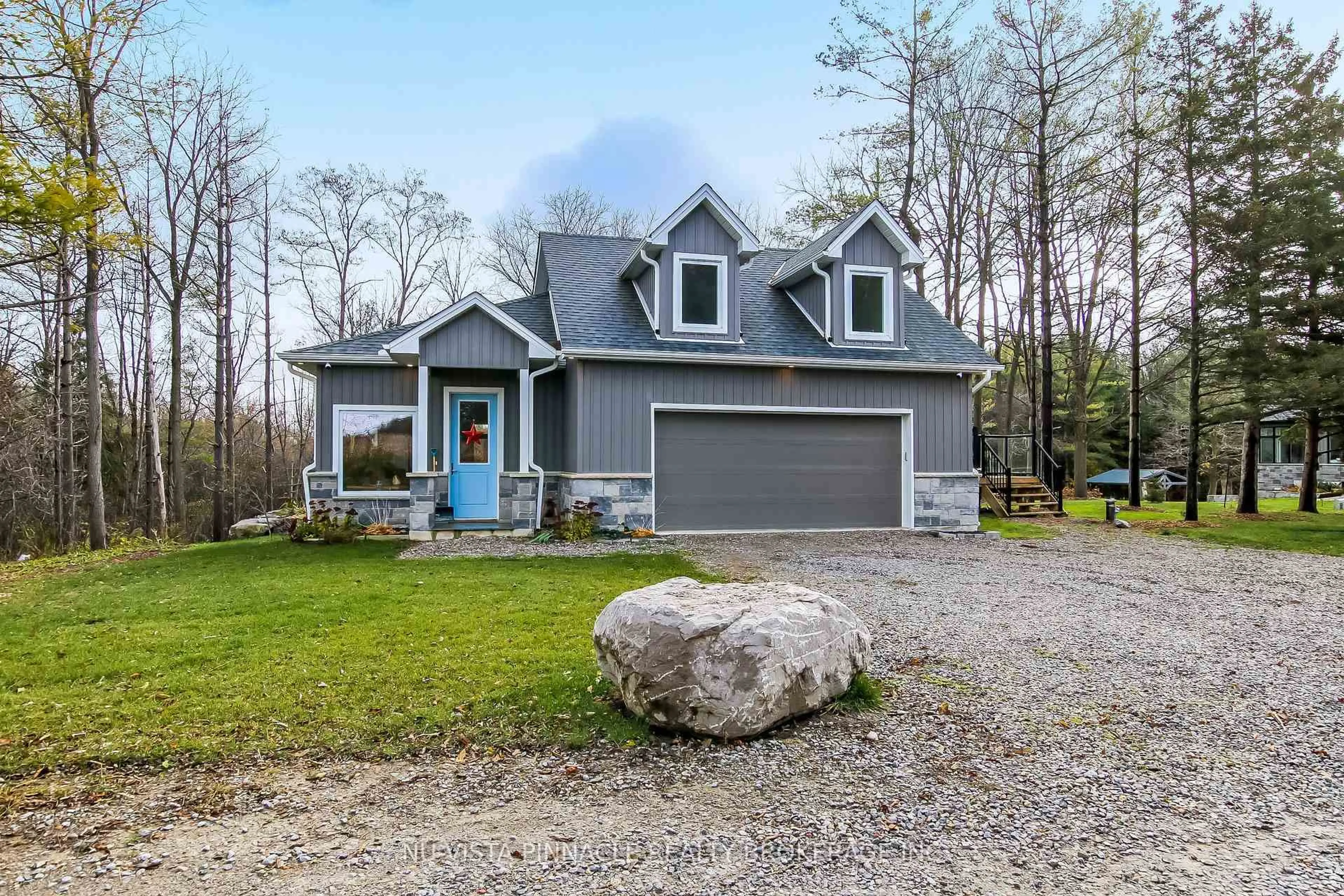 Home with vinyl exterior material, unknown for 5233 Line 2 Line, Perth South Ontario N0M 1V0