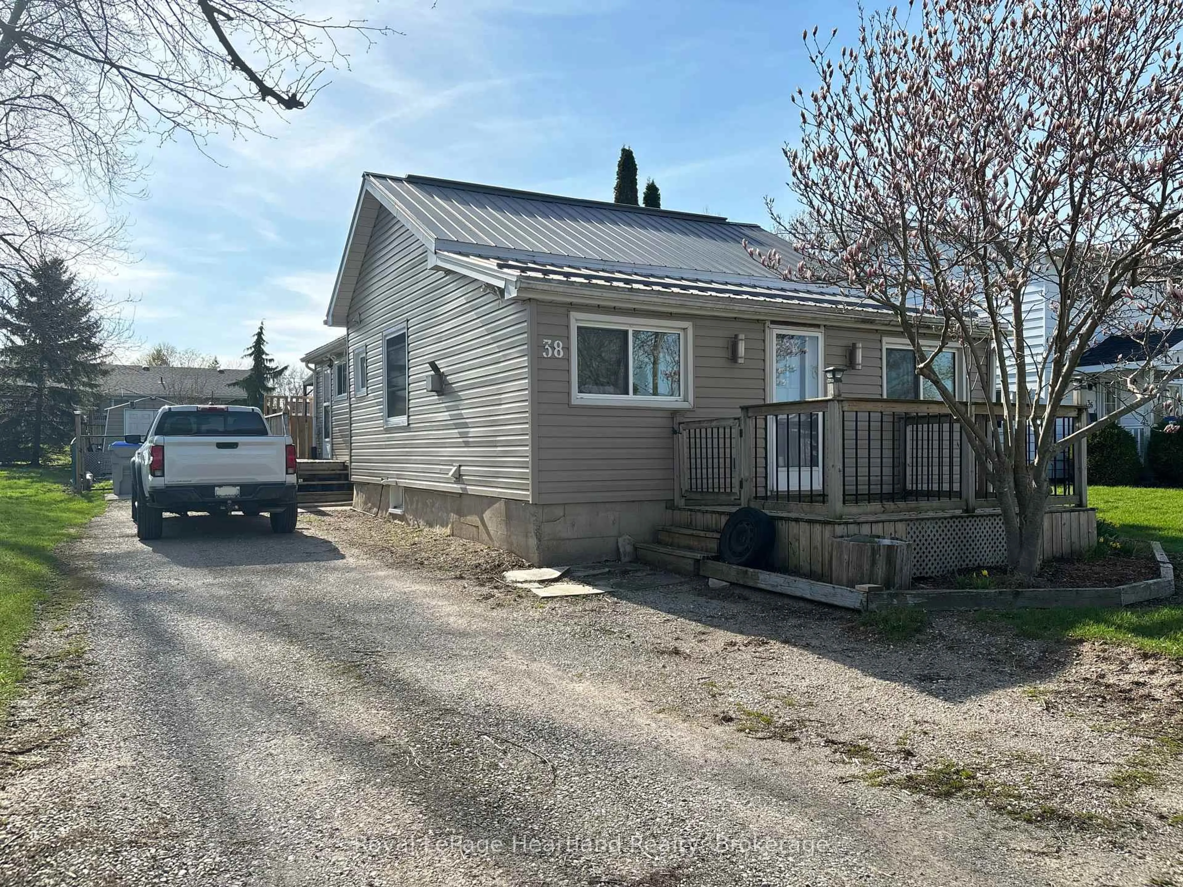 Unknown for 38 Goshen St, Bluewater Ontario N0M 2T0