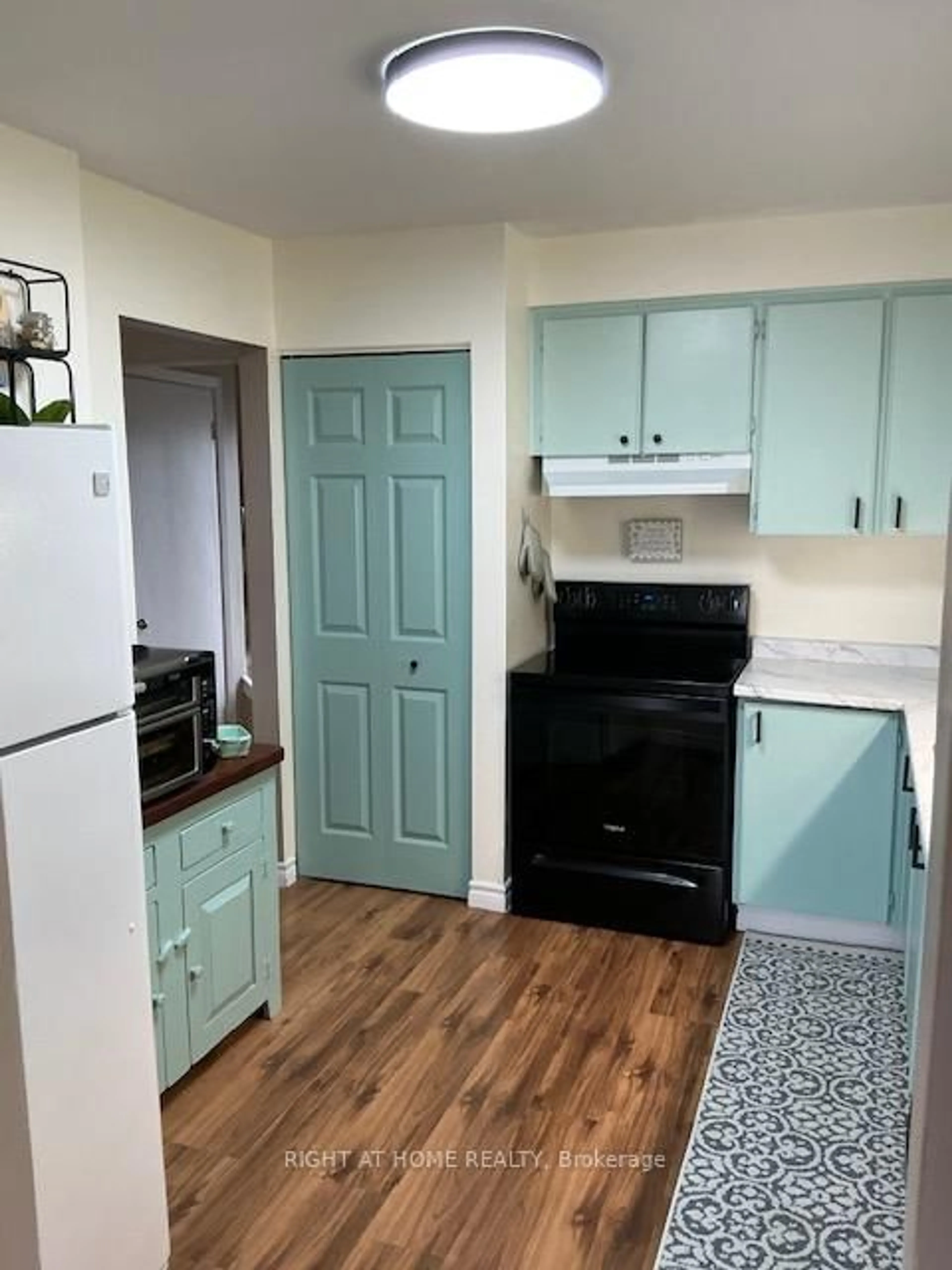 Standard kitchen, unknown for 50 Haddington St #6, Haldimand Ontario N3W 1K8