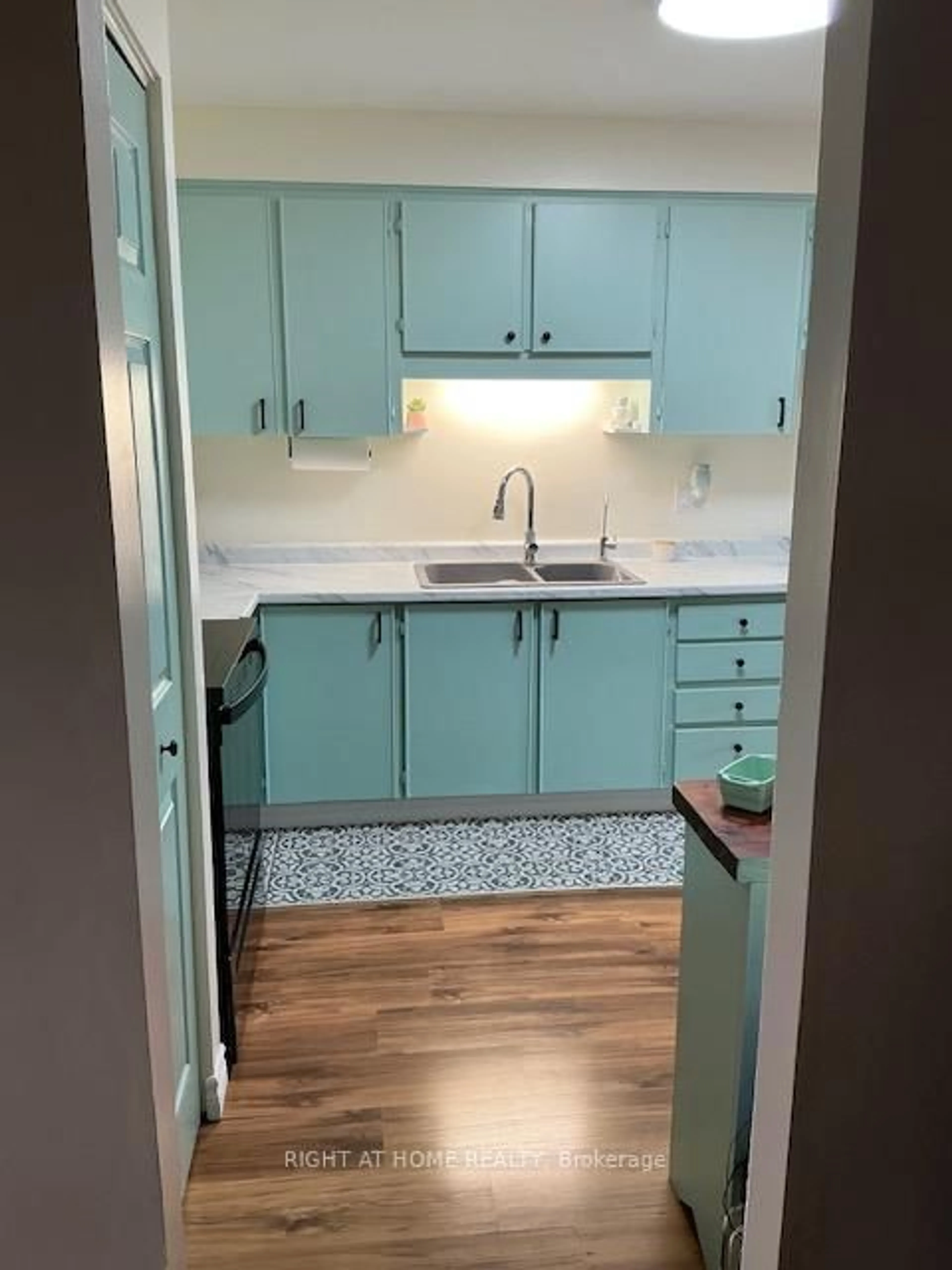 Standard kitchen, unknown for 50 Haddington St #6, Haldimand Ontario N3W 1K8