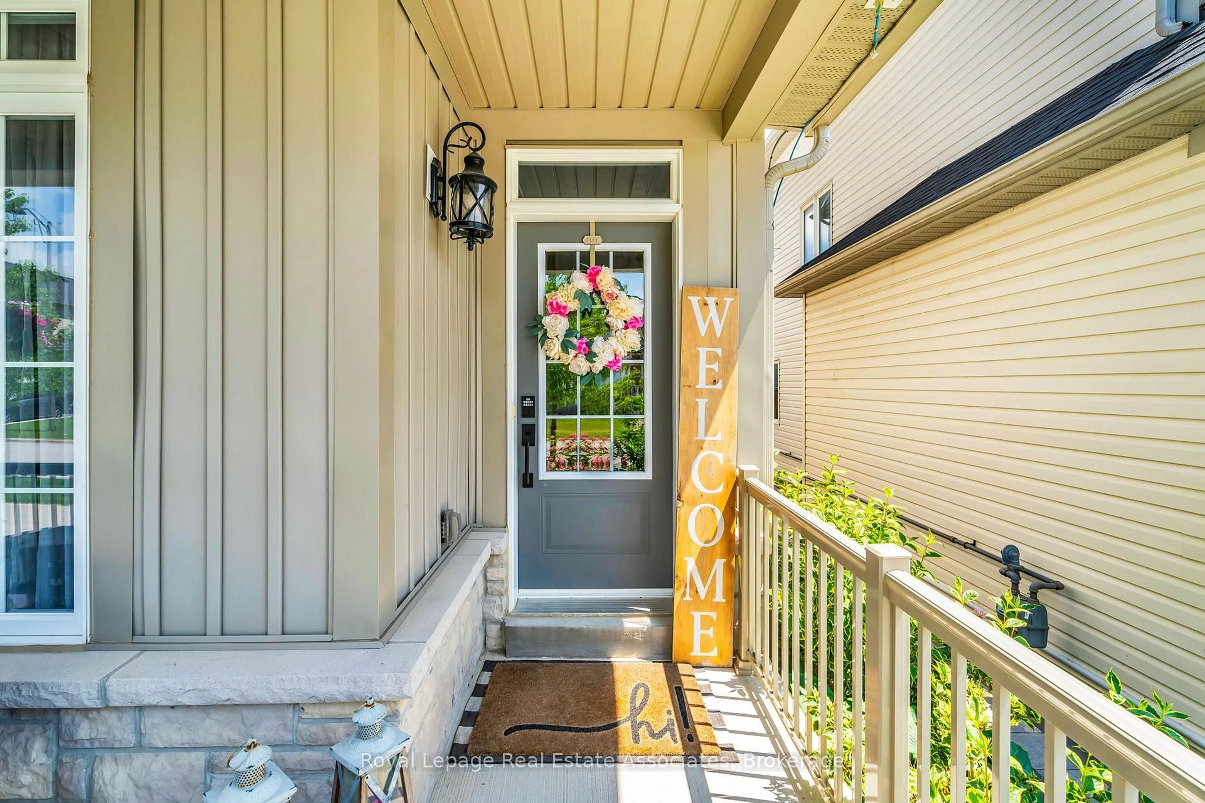 Indoor entryway for 704 Cook Cres, Shelburne Ontario L9V 3V6