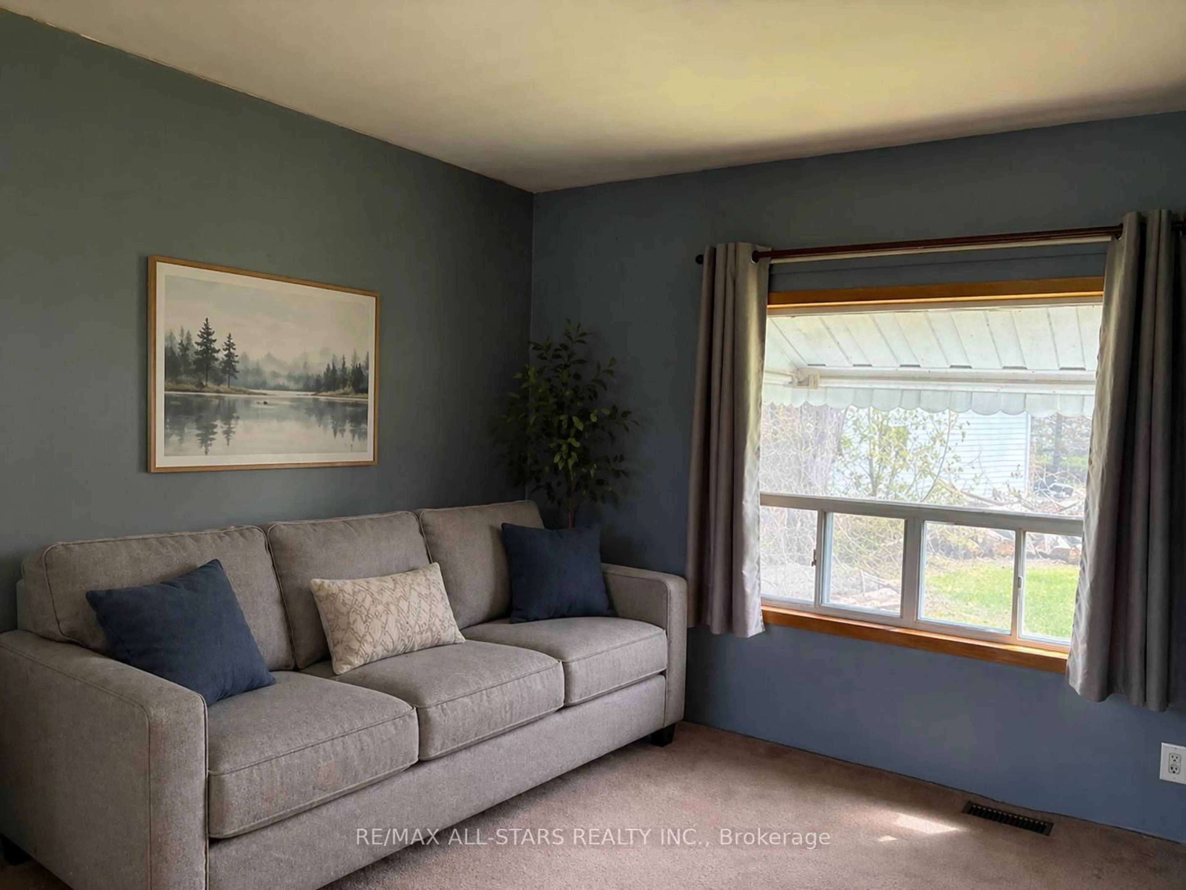 Living room with furniture, unknown for 12 Stephen Crt, Kawartha Lakes Ontario K0M 1L0