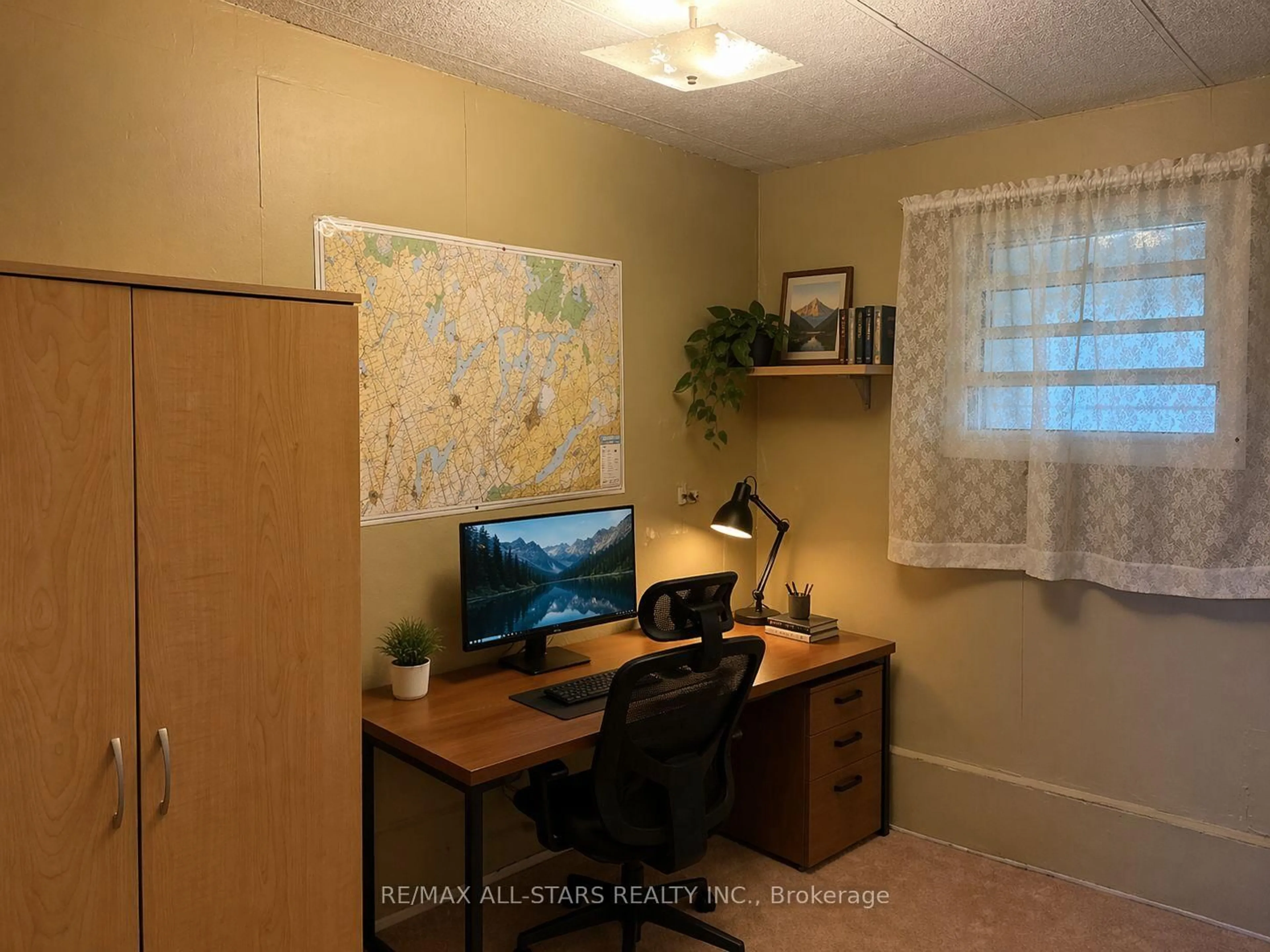 A pic of a room for 12 Stephen Crt, Kawartha Lakes Ontario K0M 1L0