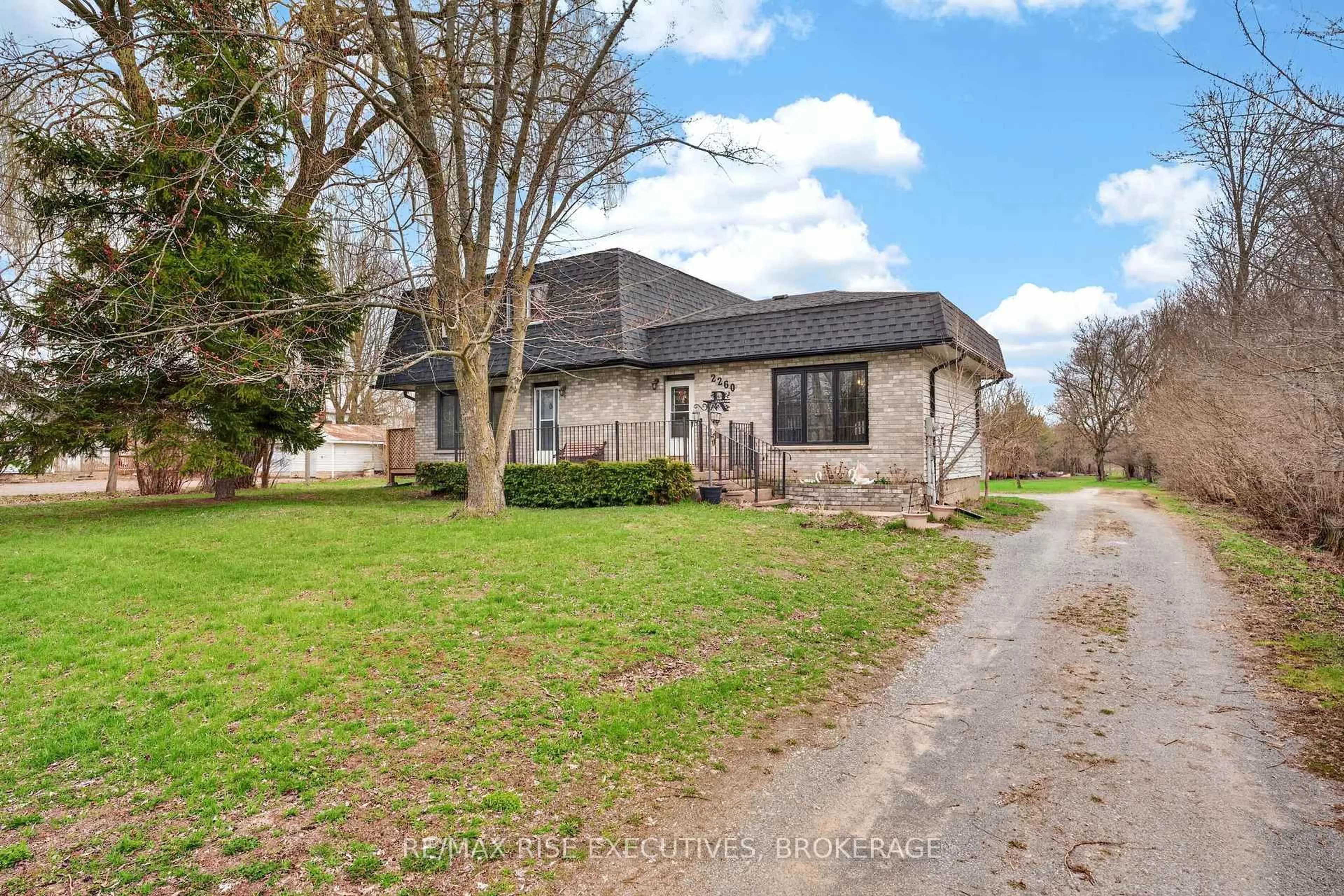 A pic from outside/outdoor area/front of a property/back of a property/a pic from drone, street for 2260 Sydenham Rd, Mcdonalds Corners Ontario K0H 1M0