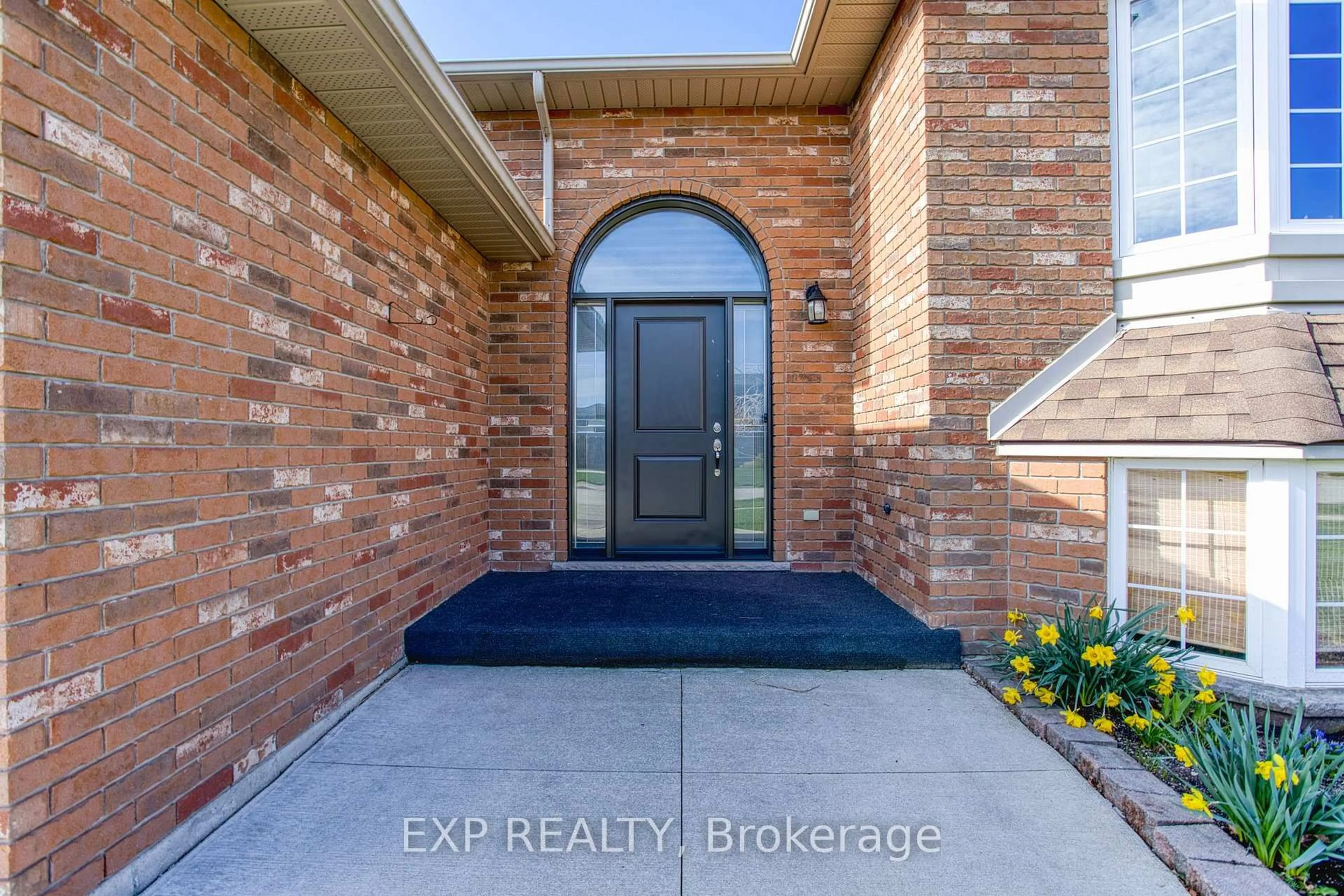 Indoor entryway for 15 Las Rd, West Lincoln Ontario L0R 2A0