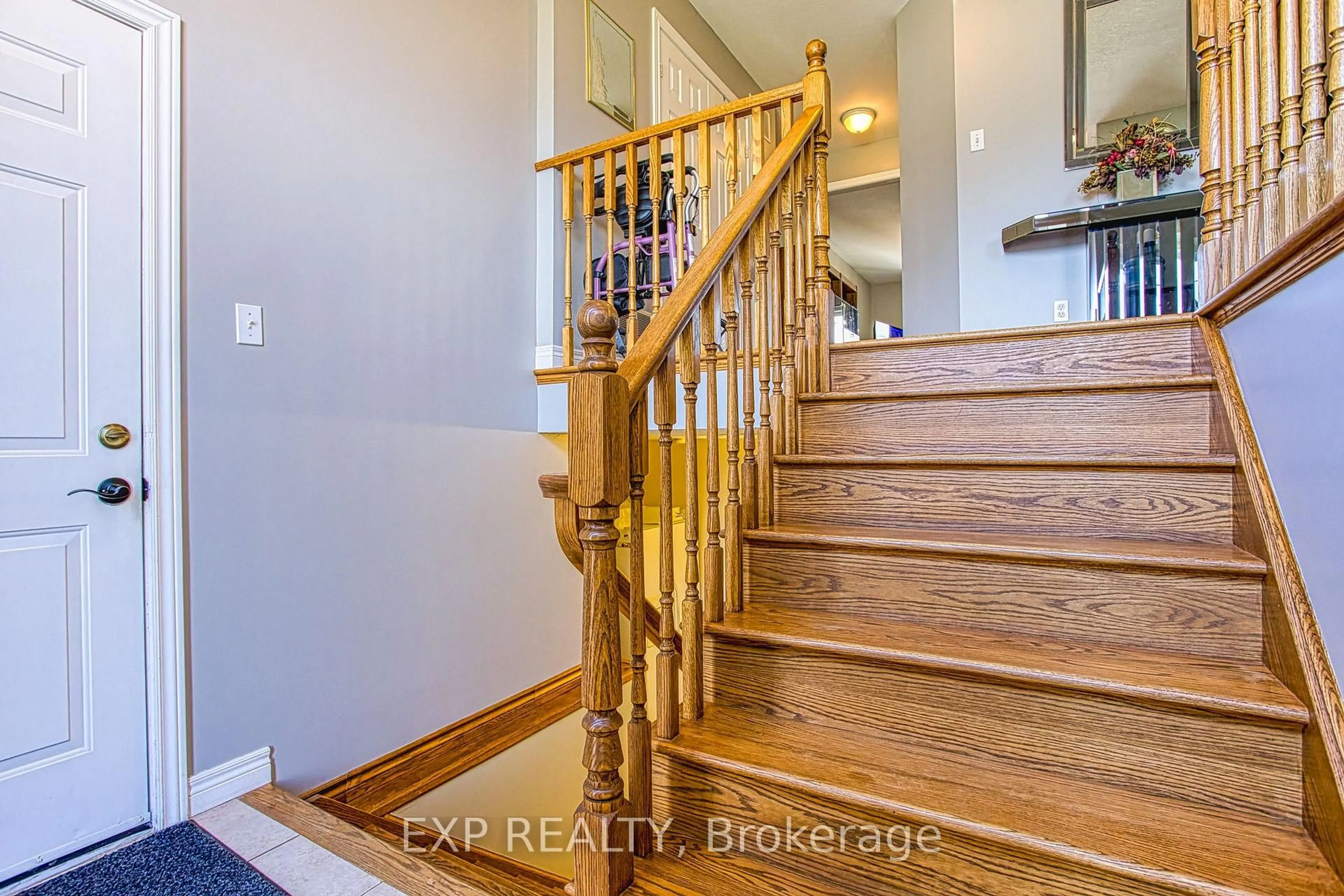 Indoor entryway for 15 Las Rd, West Lincoln Ontario L0R 2A0