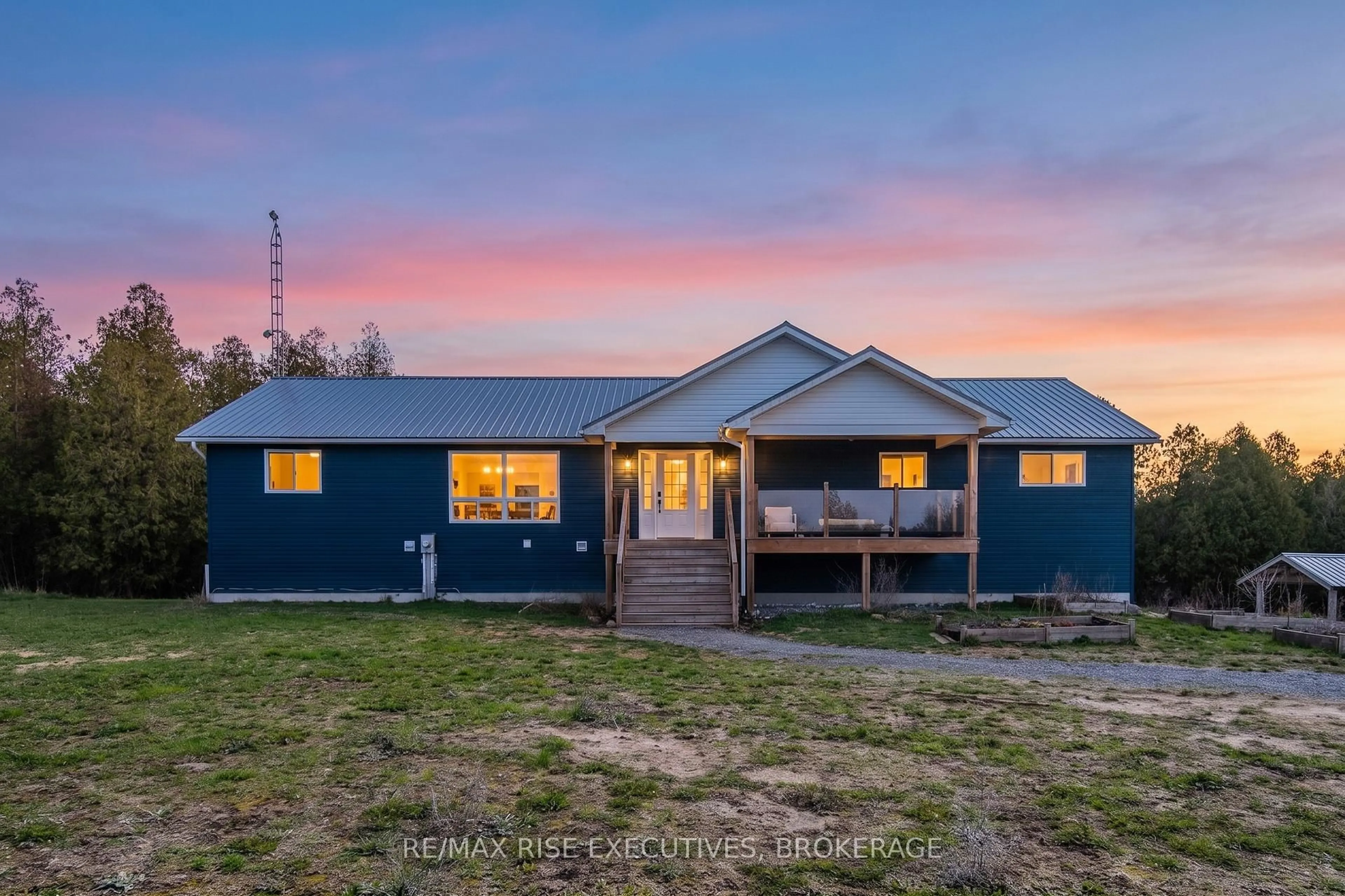 A pic from outside/outdoor area/front of a property/back of a property/a pic from drone, building for 4251 Florida Rd, Harrowsmith Ontario K0H 1V0