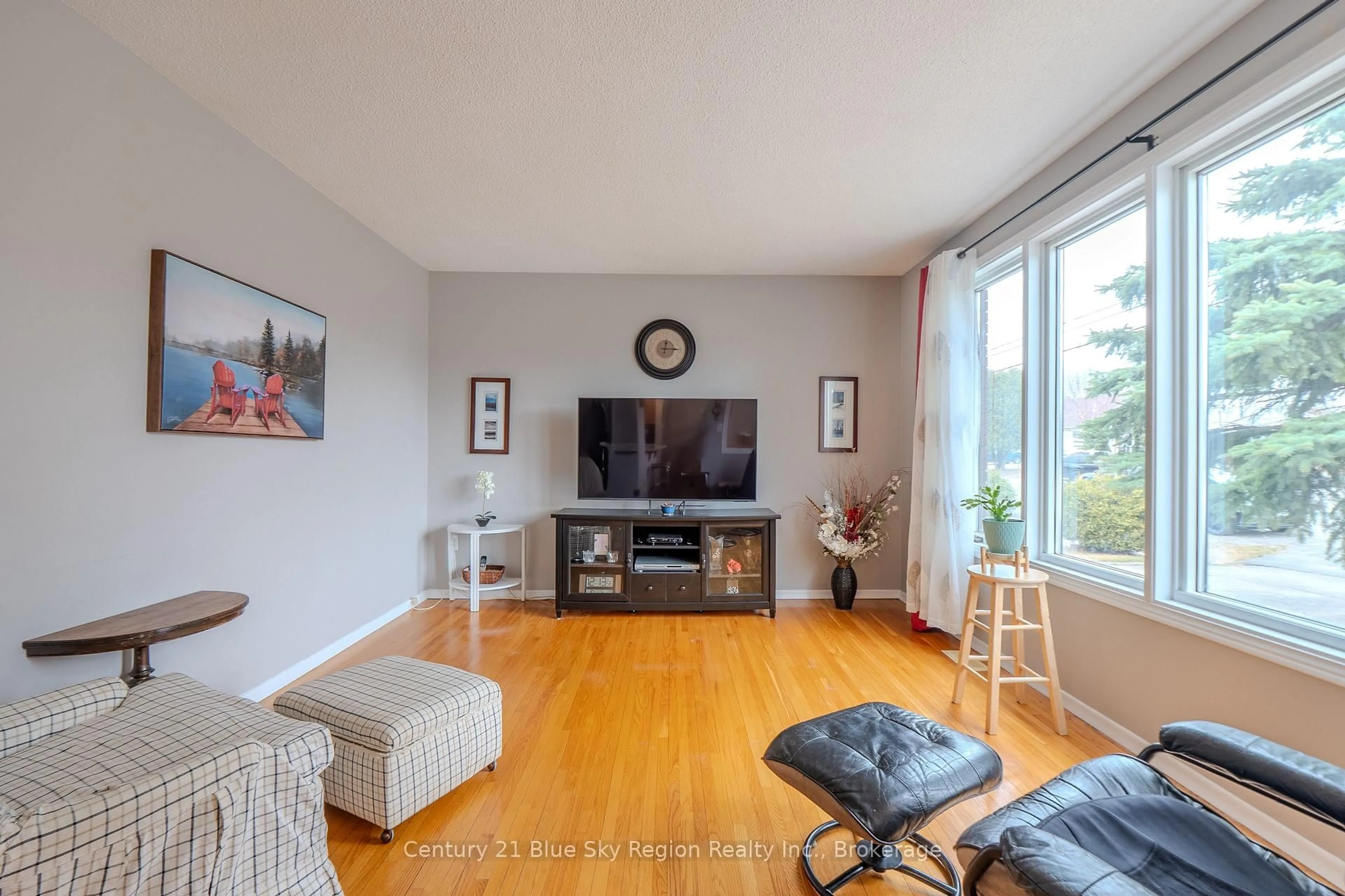 Living room with furniture, unknown for 755 Danforth Ave, Sudbury Remote Area Ontario P3A 3Y7