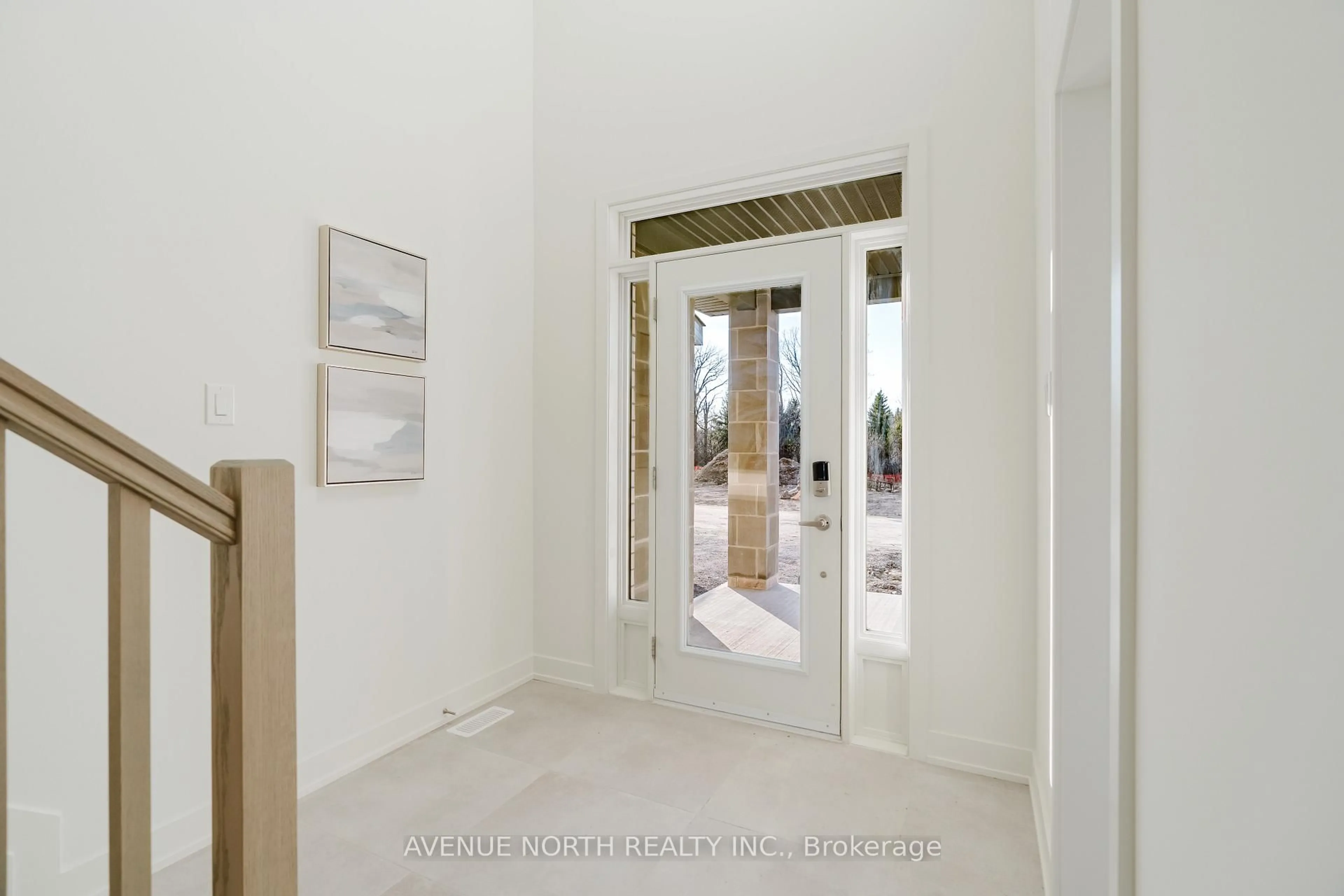 Indoor entryway for 1729 Rotterdam Circ, Ottawa Ontario K2W 1A5