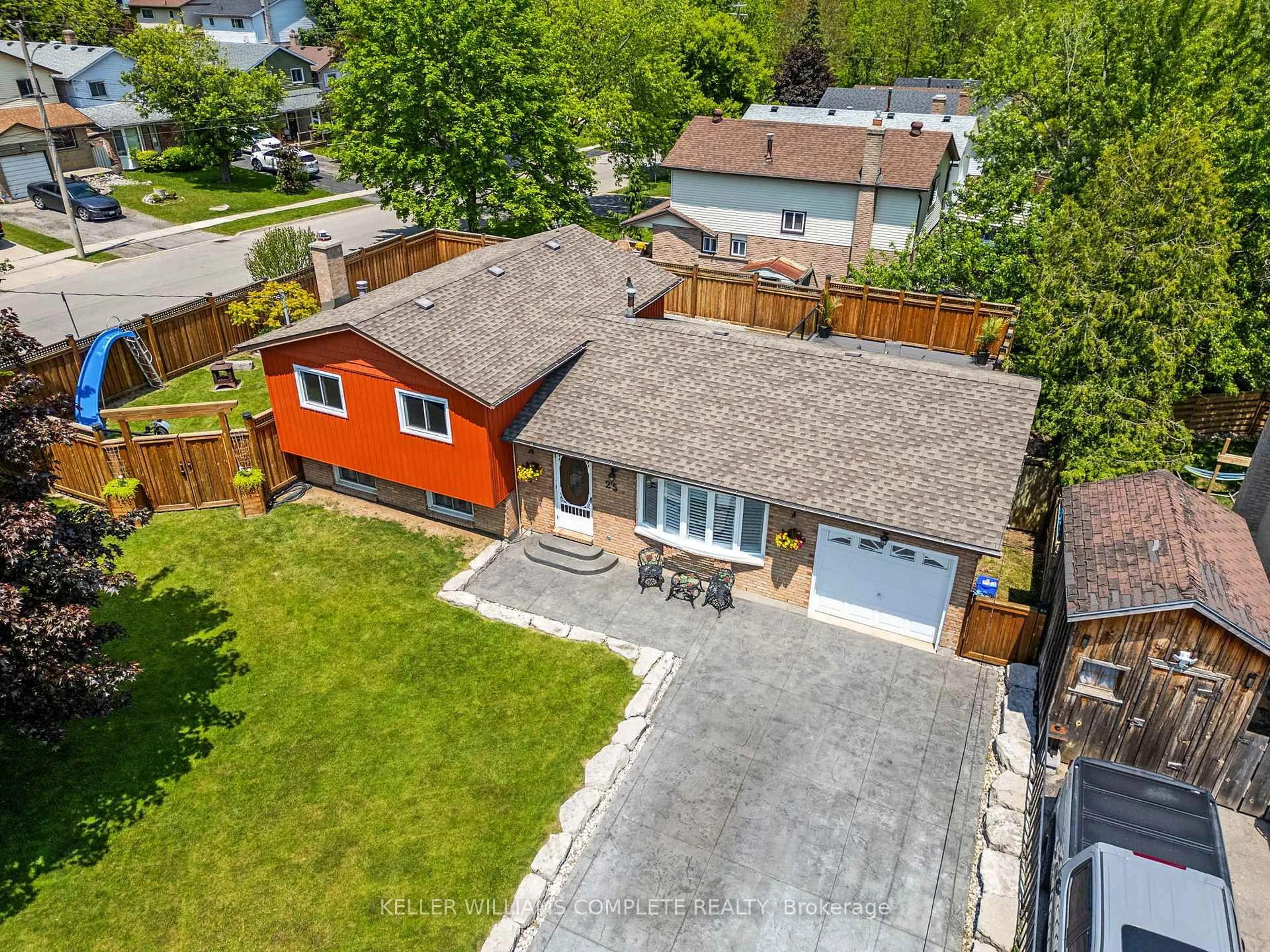 A pic from outside/outdoor area/front of a property/back of a property/a pic from drone, street for 25 Burke Dr, Haldimand Ontario N3W 1C3