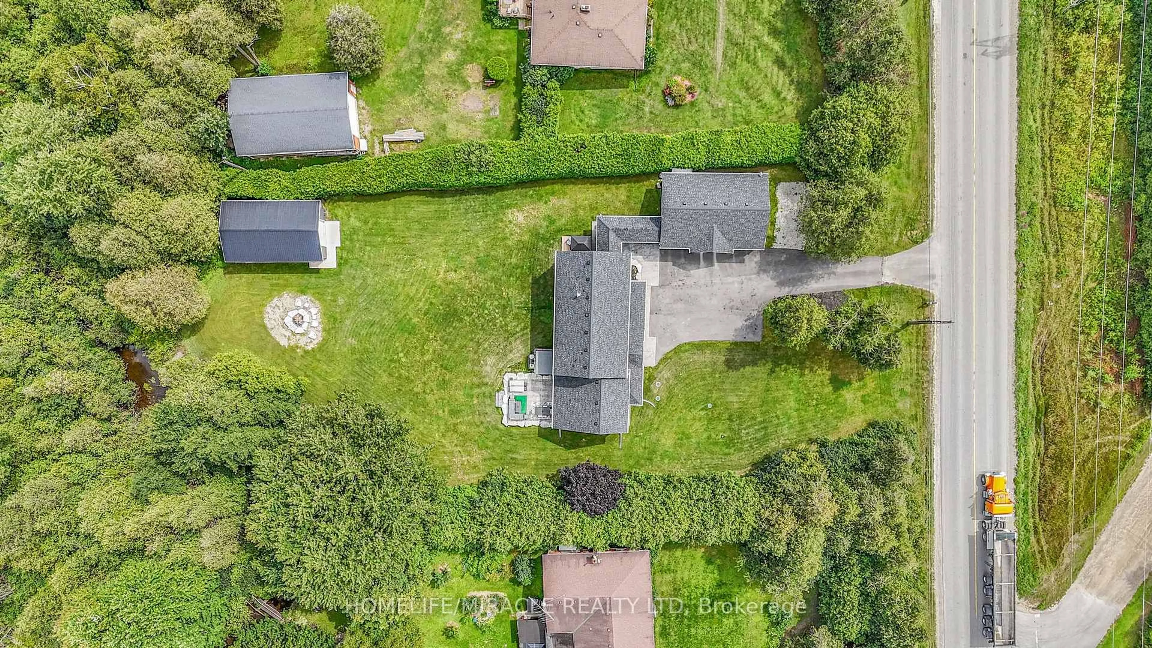 A pic from outside/outdoor area/front of a property/back of a property/a pic from drone, street for 4427 Concession 7, Puslinch Ontario N3C 2V4