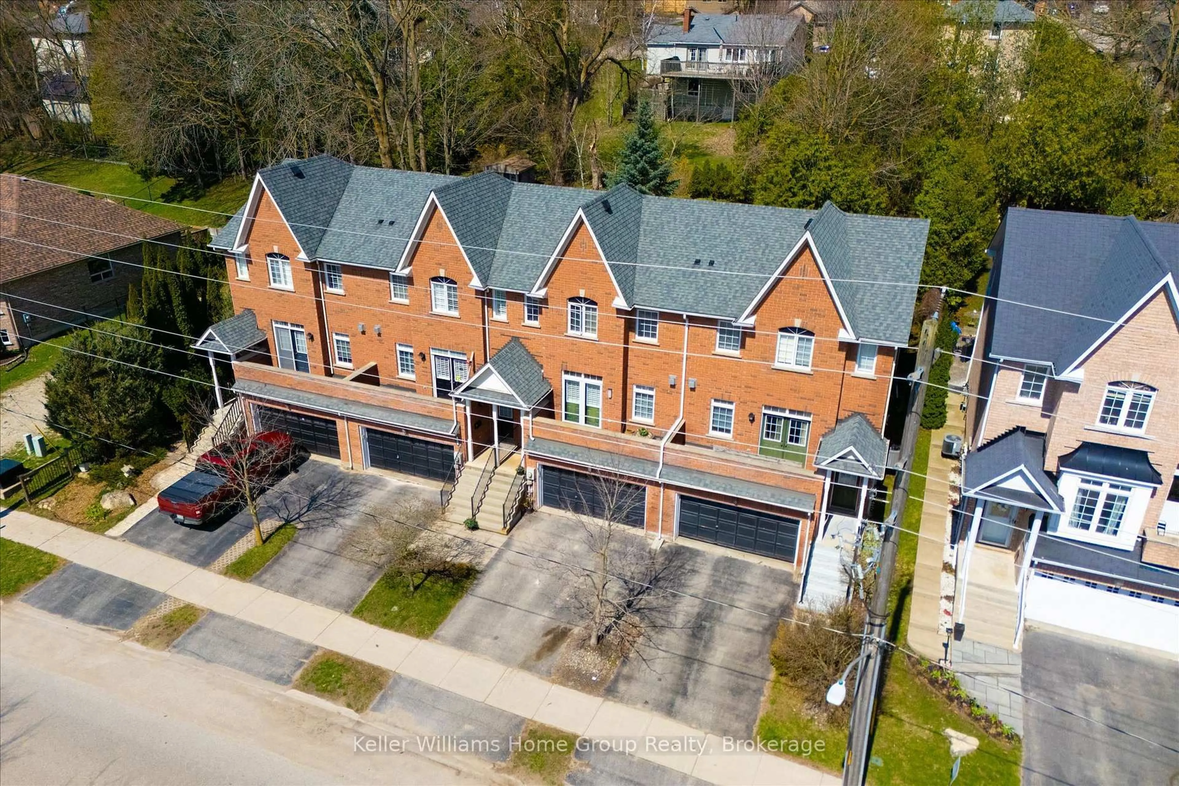 A pic from outside/outdoor area/front of a property/back of a property/a pic from drone, street for 457 St Andrew St, Centre Wellington Ontario N1M 1R4
