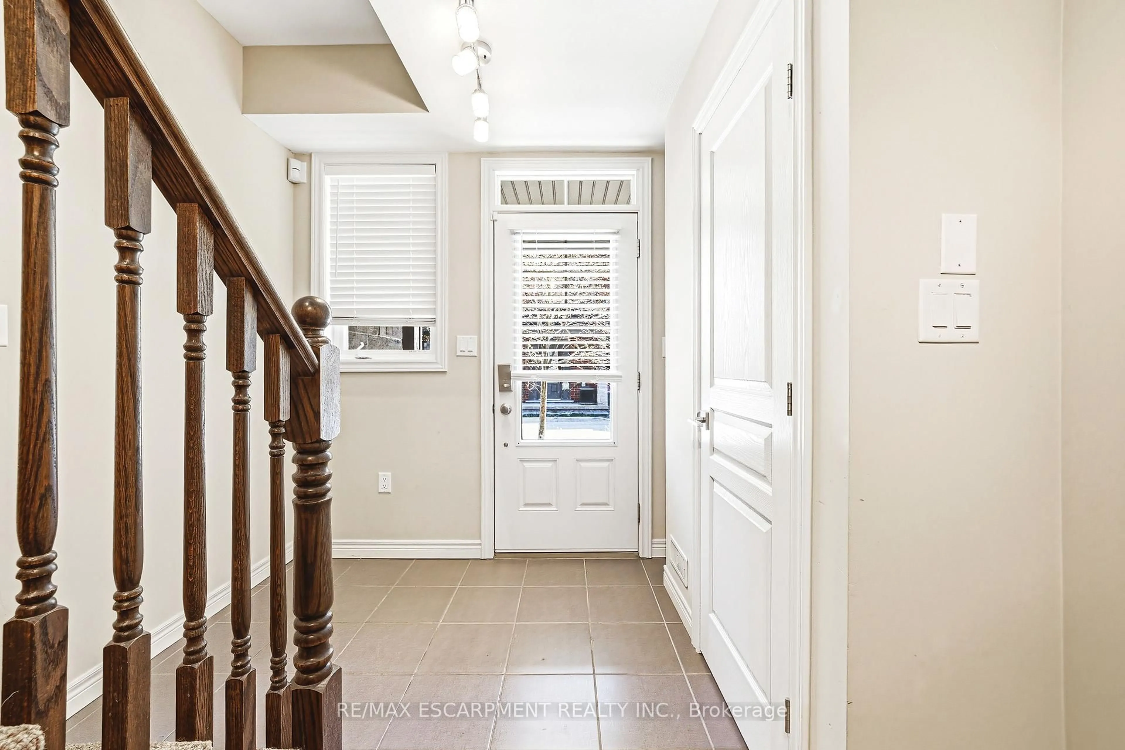 Indoor entryway for 4 Bird Lane, Hamilton Ontario L9G 0G7