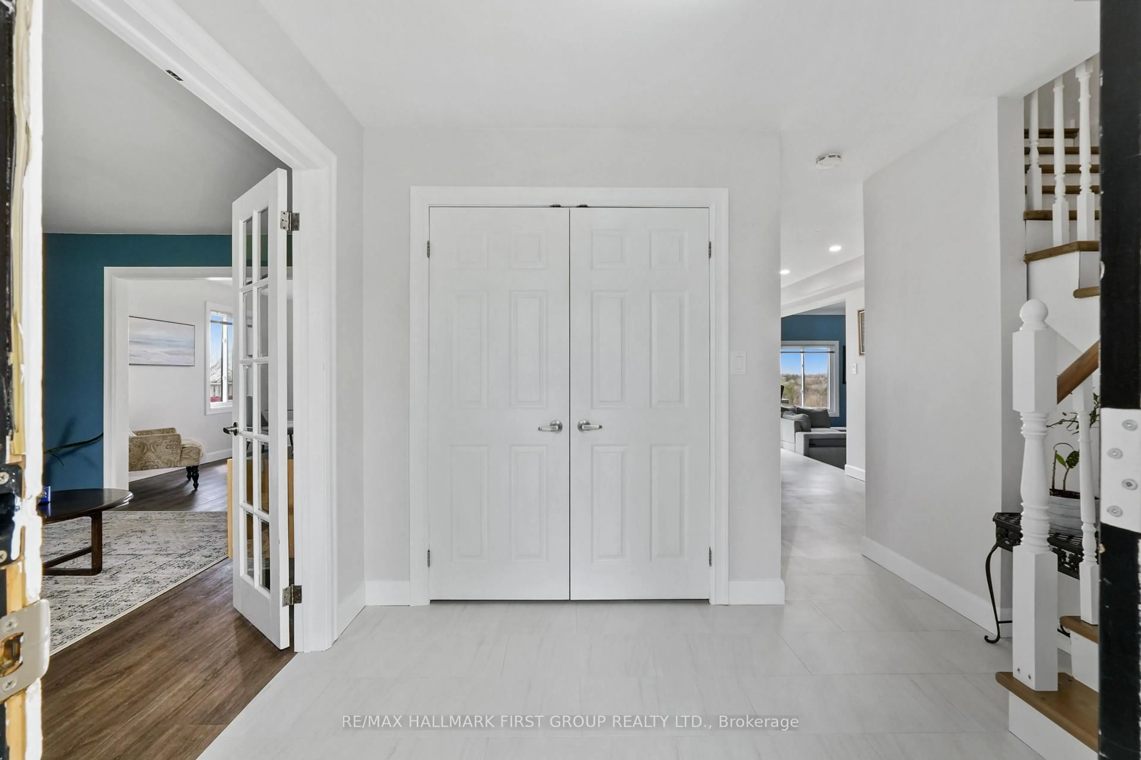 Indoor entryway for 1868 Stanton Rd, Cobourg Ontario K9A 0V6