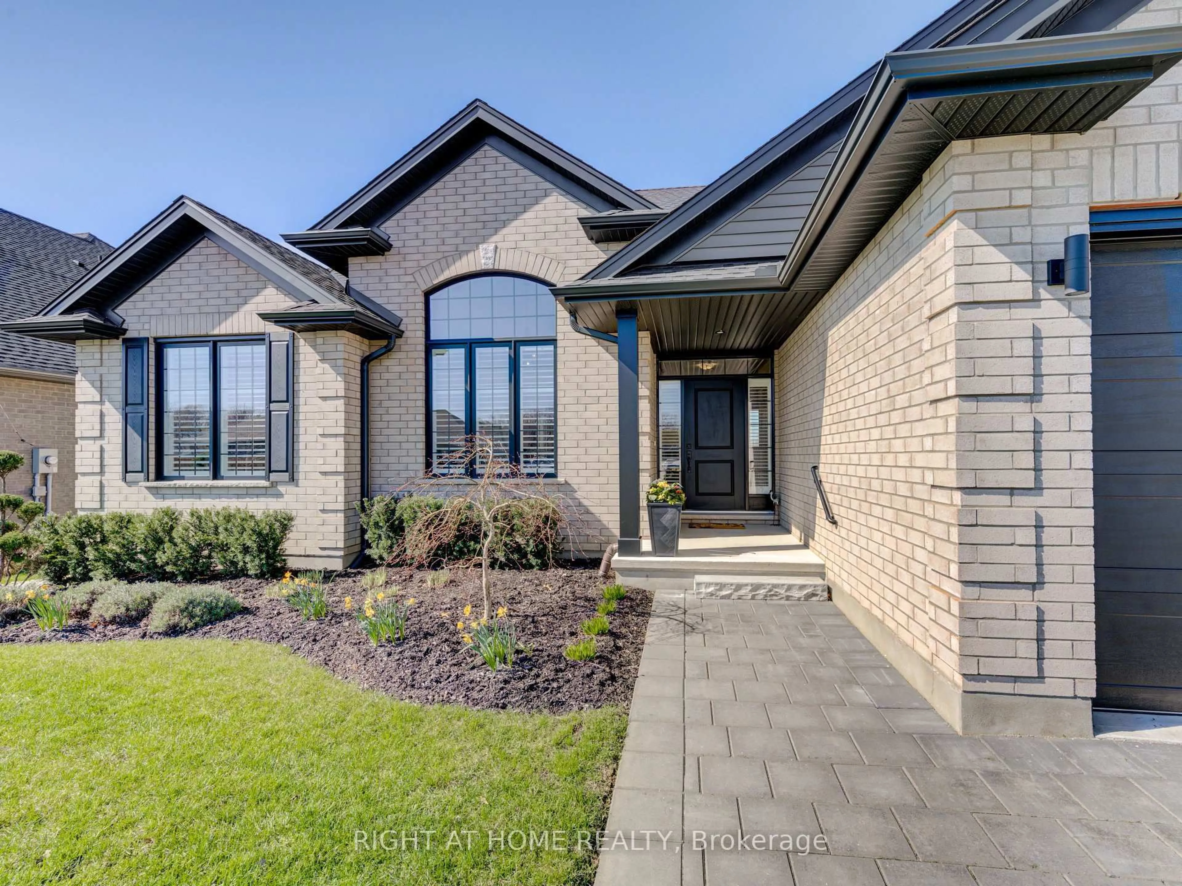 Home with brick exterior material, street for 2043 LOCKWOOD Cres, Strathroy-Caradoc Ontario N0L 1W0