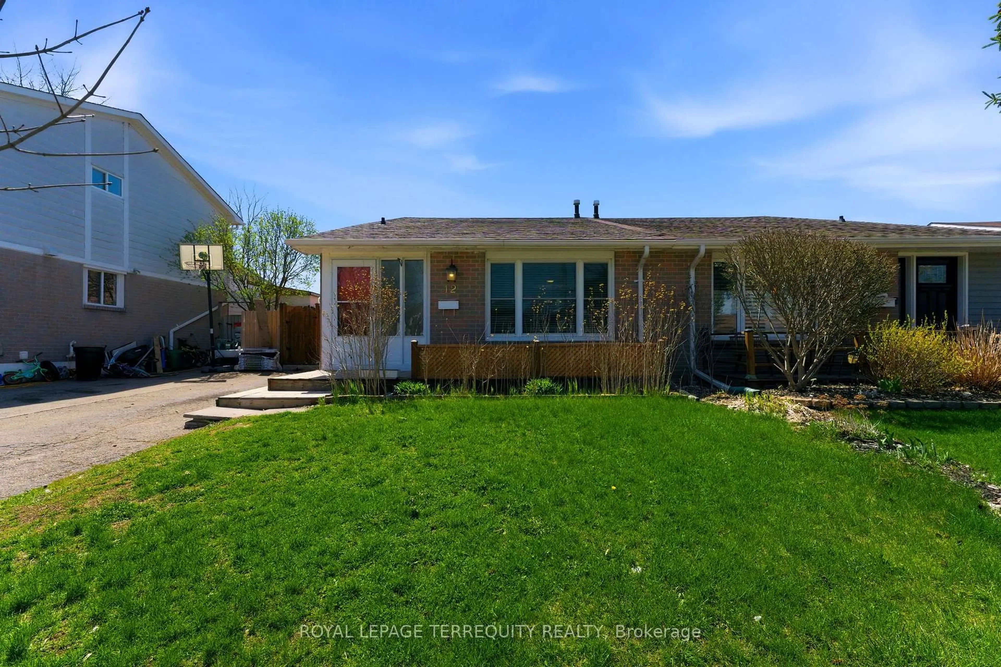 A pic from outside/outdoor area/front of a property/back of a property/a pic from drone, street for 12 Roman Cres, Brantford Ontario N3V 1A3
