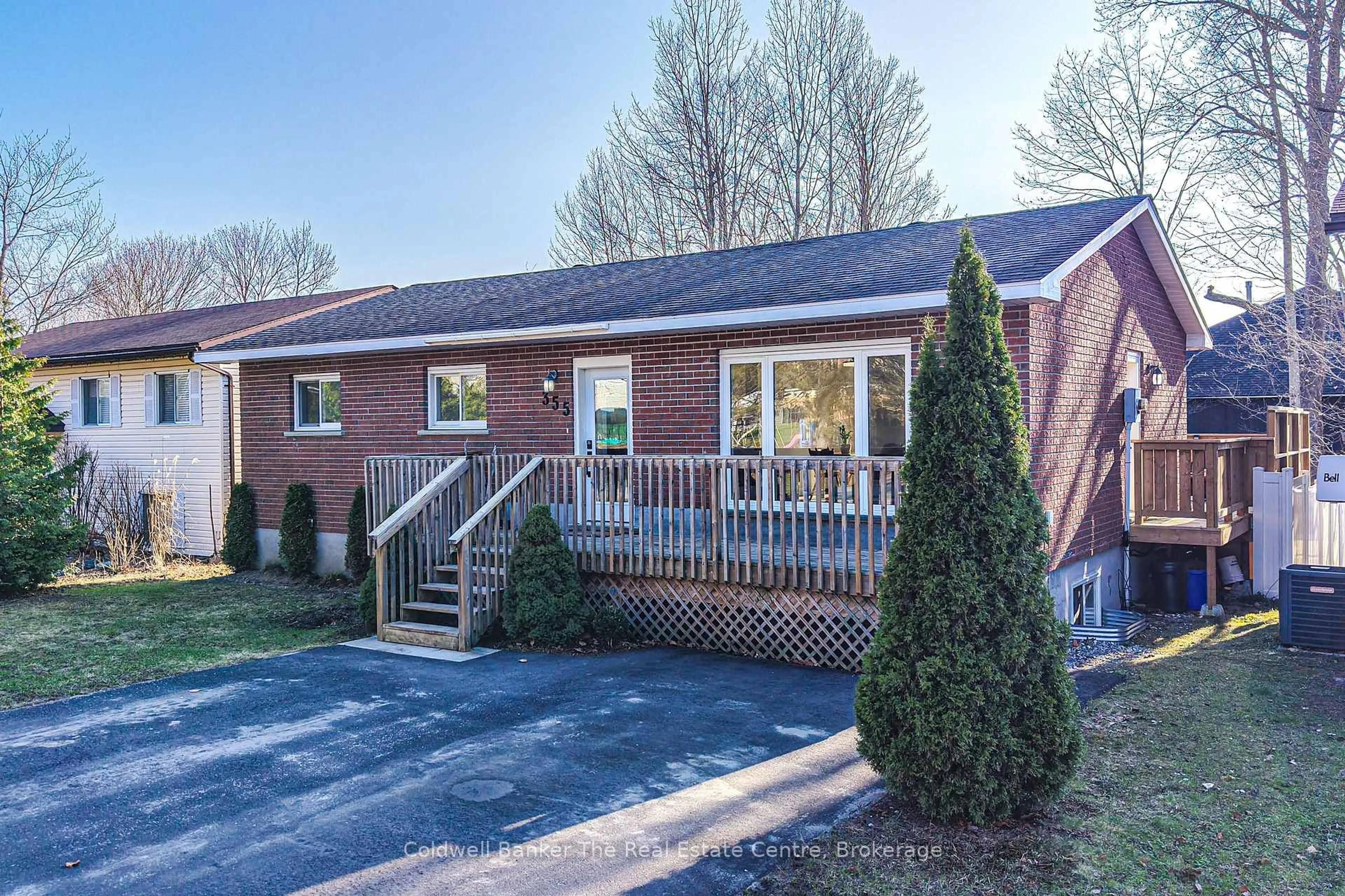 Home with brick exterior material, street for 355 Louise St, Gravenhurst Ontario P1P 1E1