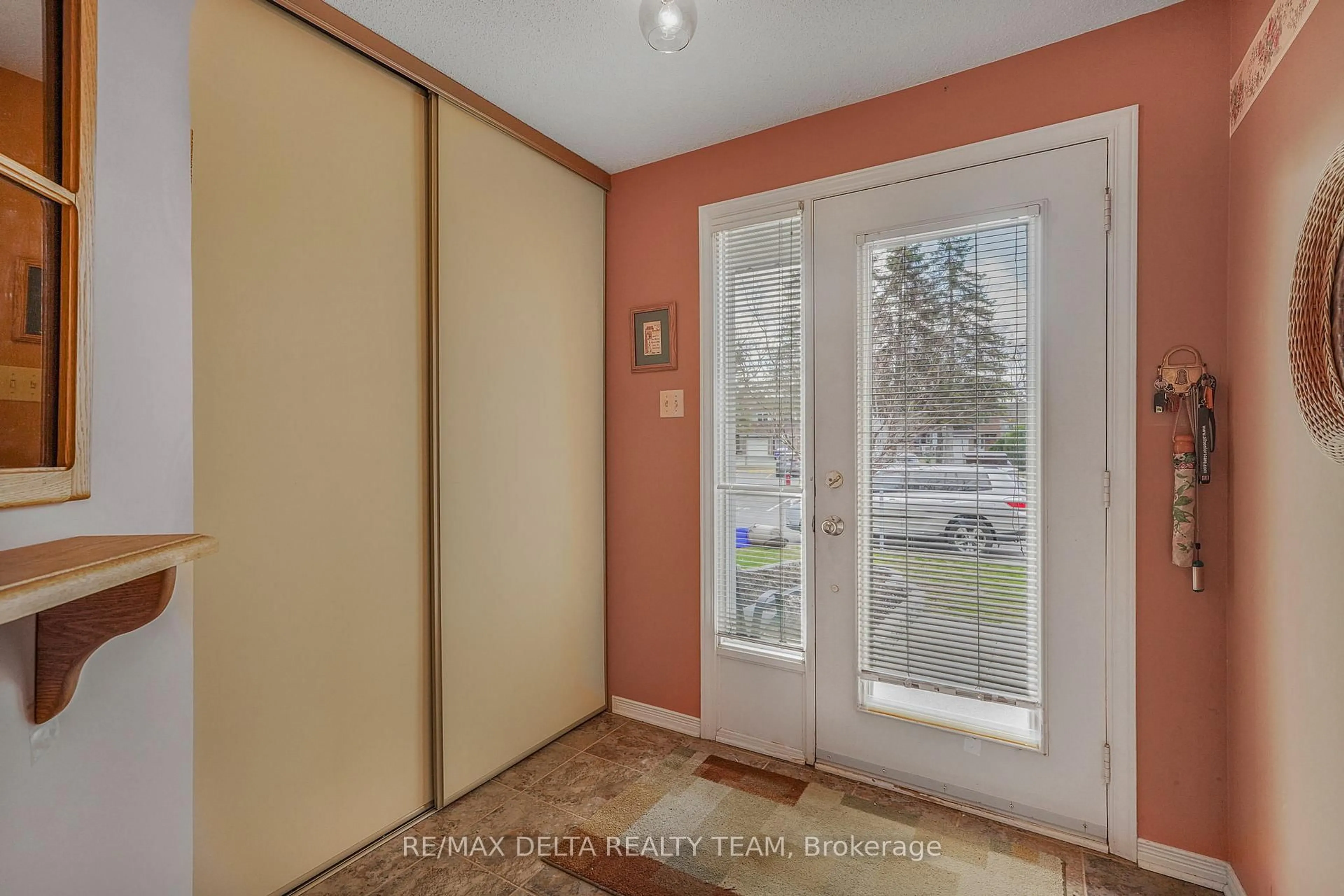 Indoor entryway for 1937 Ashmont St #62, Ottawa Ontario K1C 7B9