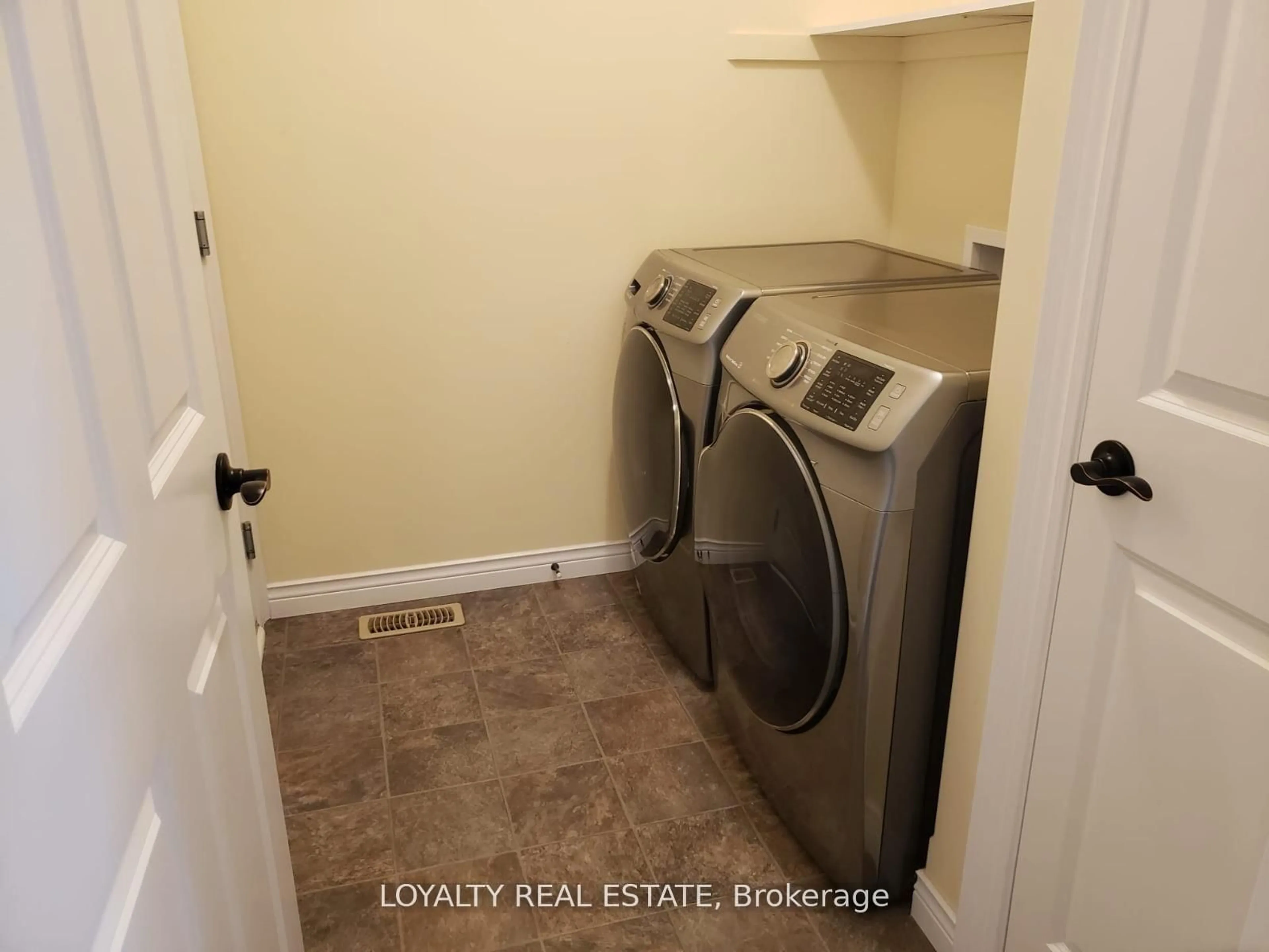 Laundry room for 149 Brown St, Norfolk Ontario N0A 1N7