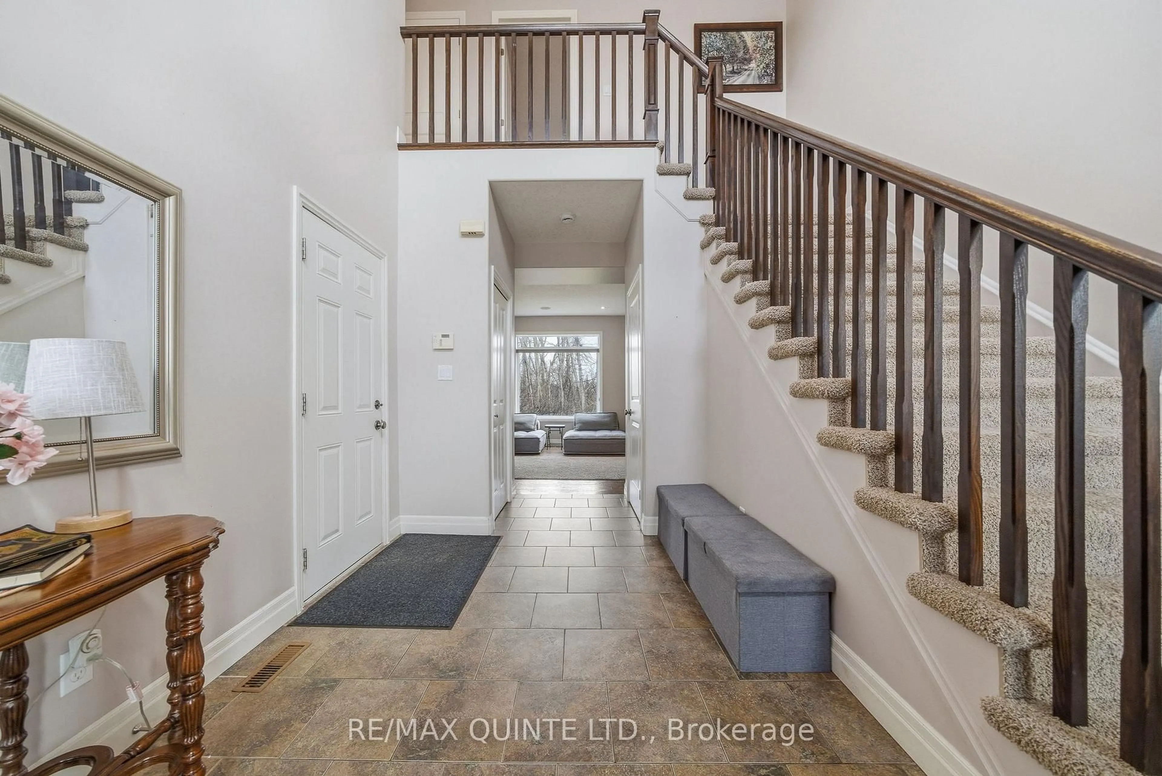 Indoor entryway for 47 Hanover Crt, Belleville Ontario K8N 0B1