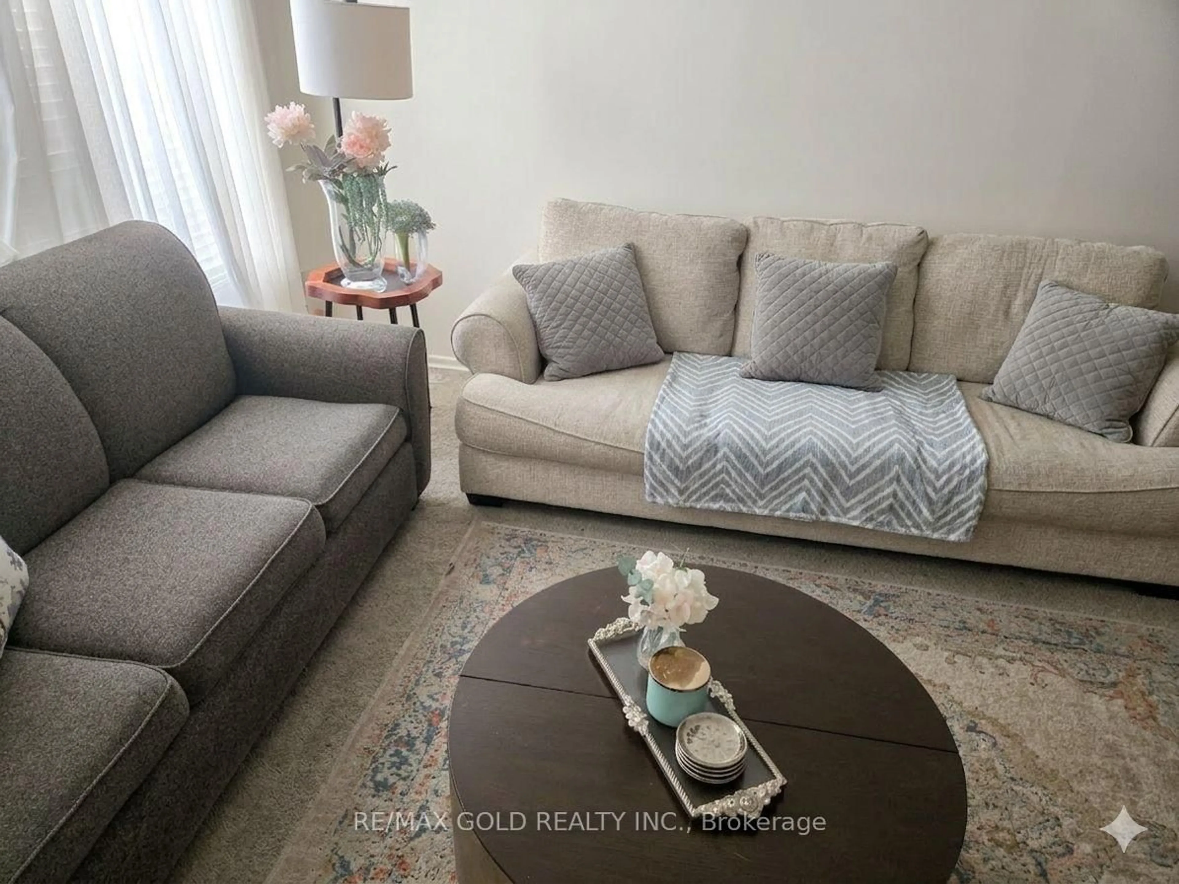 Living room with furniture, unknown for 23 FLINT Dr, Kitchener Ontario N2E 1S8