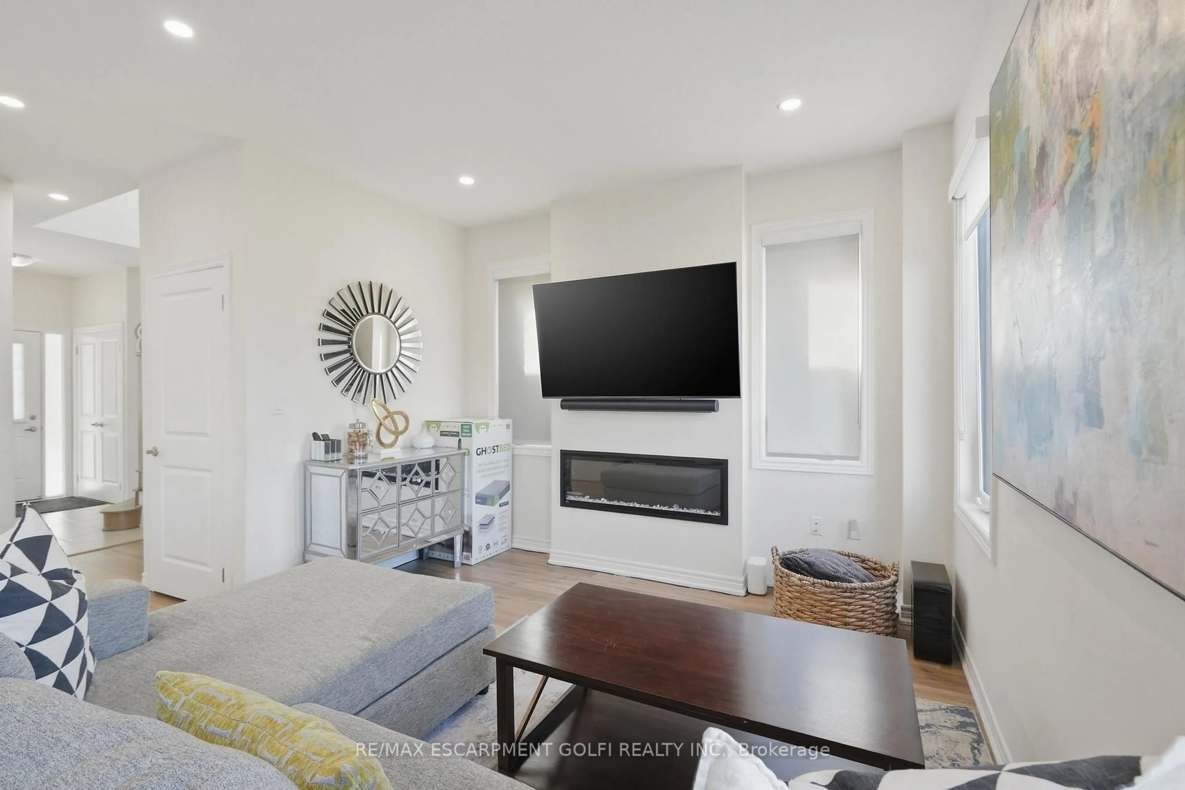 Living room with furniture, unknown for 67 Pinot Cres, Hamilton Ontario L8E 0J9