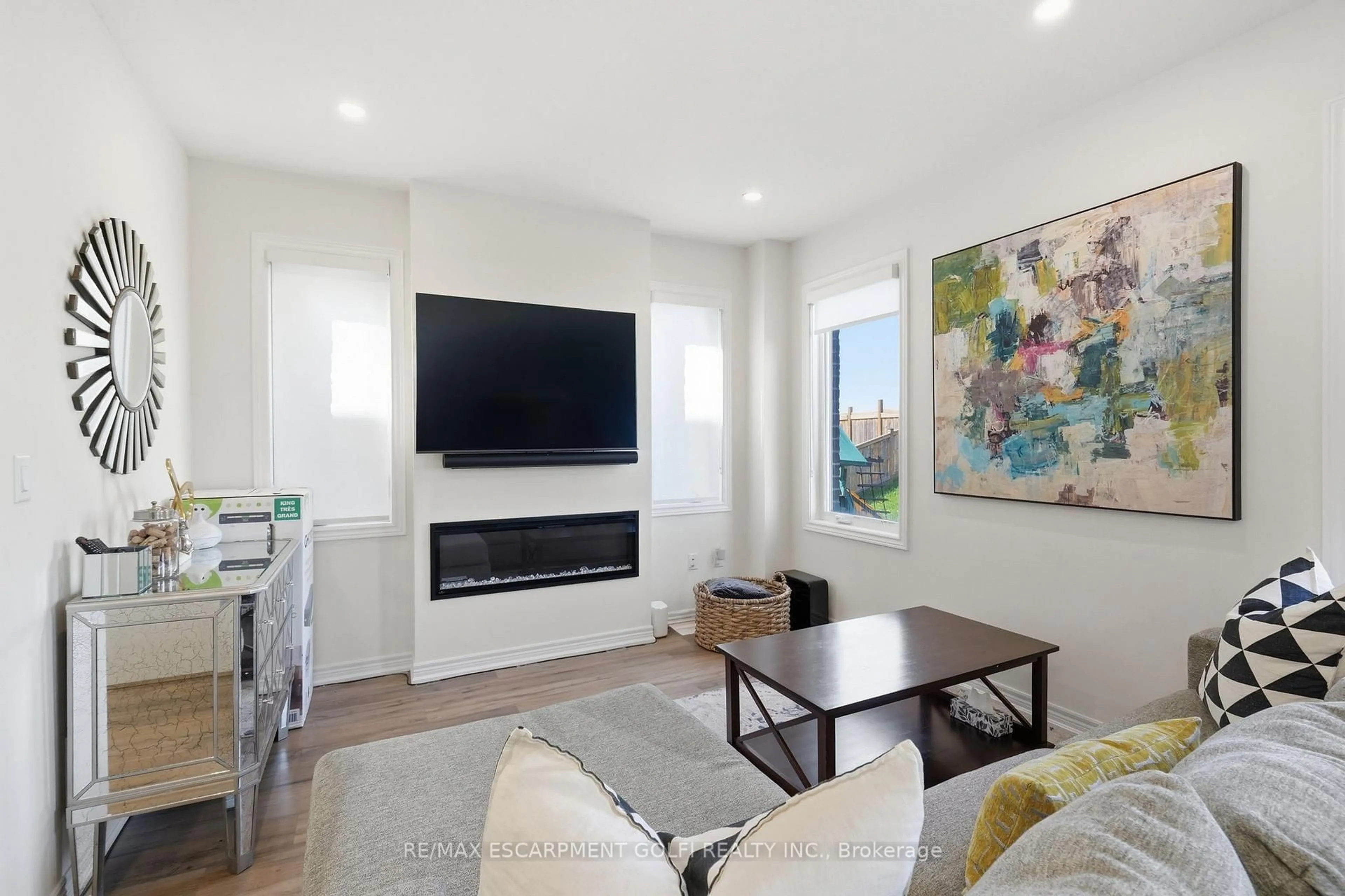 Living room with furniture, unknown for 67 Pinot Cres, Hamilton Ontario L8E 0J9