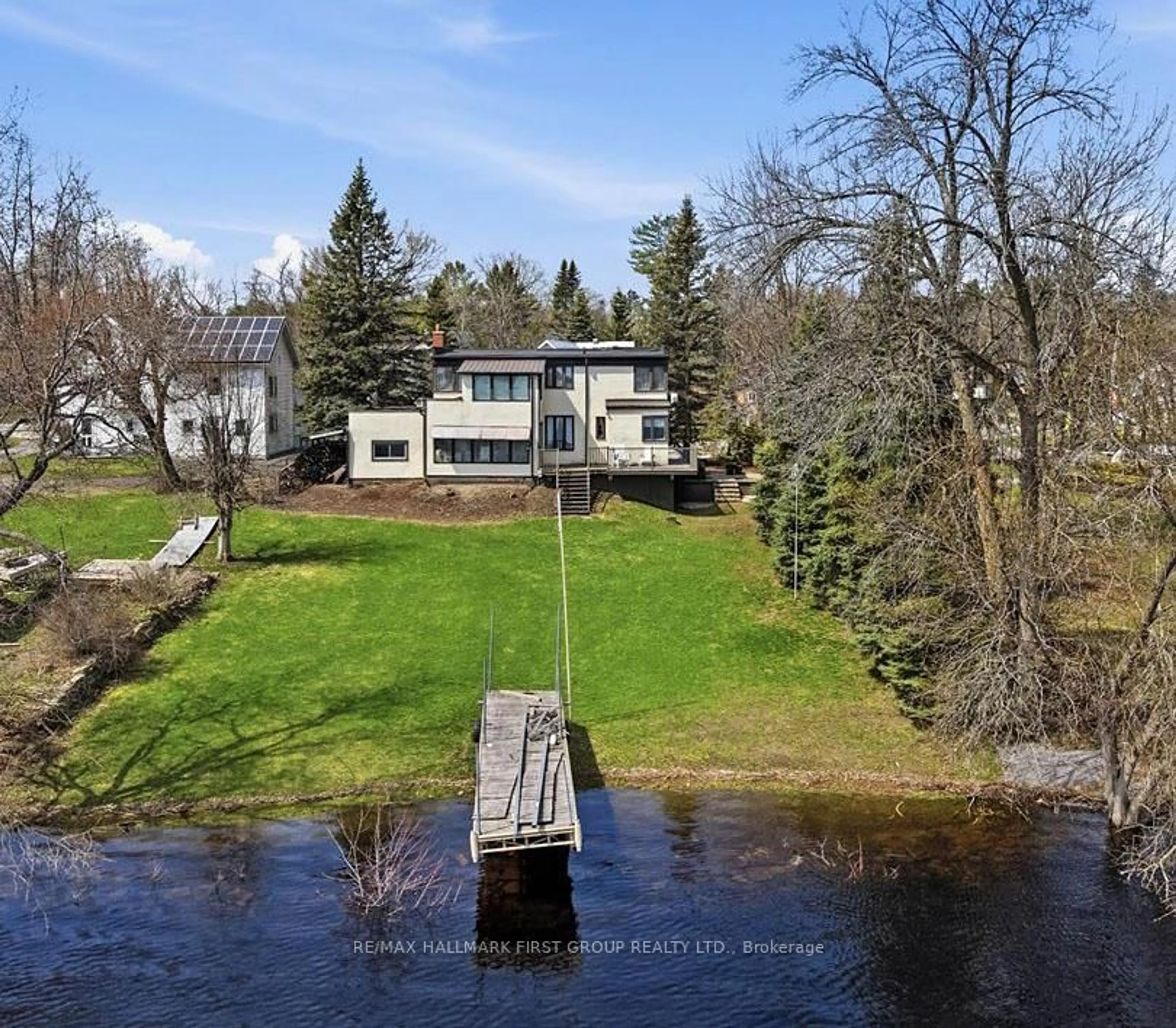 A pic from outside/outdoor area/front of a property/back of a property/a pic from drone, water/lake/river/ocean view for 139 Victoria St, Tweed Ontario K0K 3J0