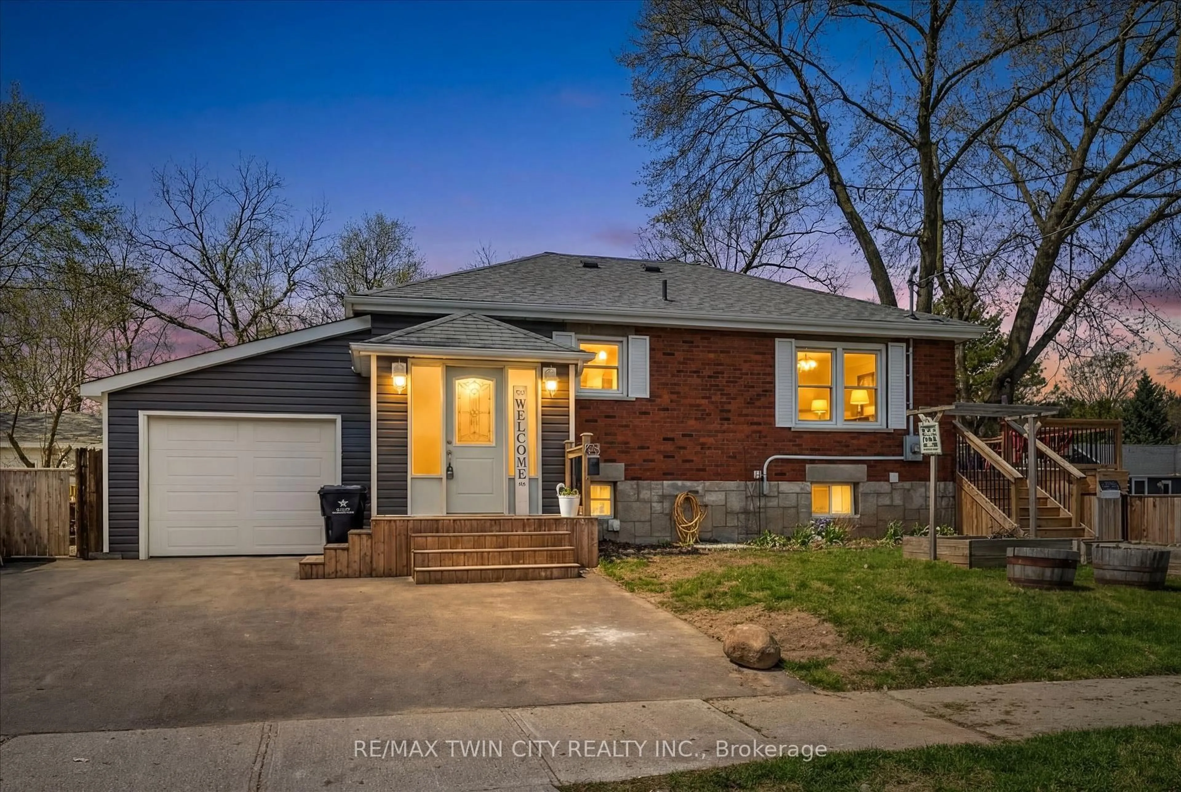 Home with brick exterior material, street for 68 Albert St, Cambridge Ontario N1R 2R1