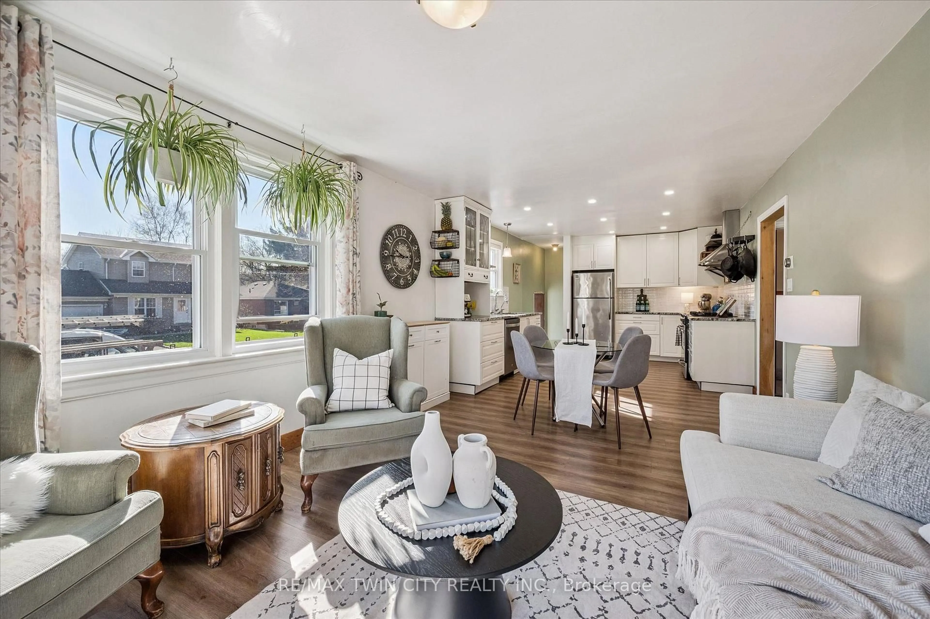 Open concept kitchen, unknown for 68 Albert St, Cambridge Ontario N1R 2R1