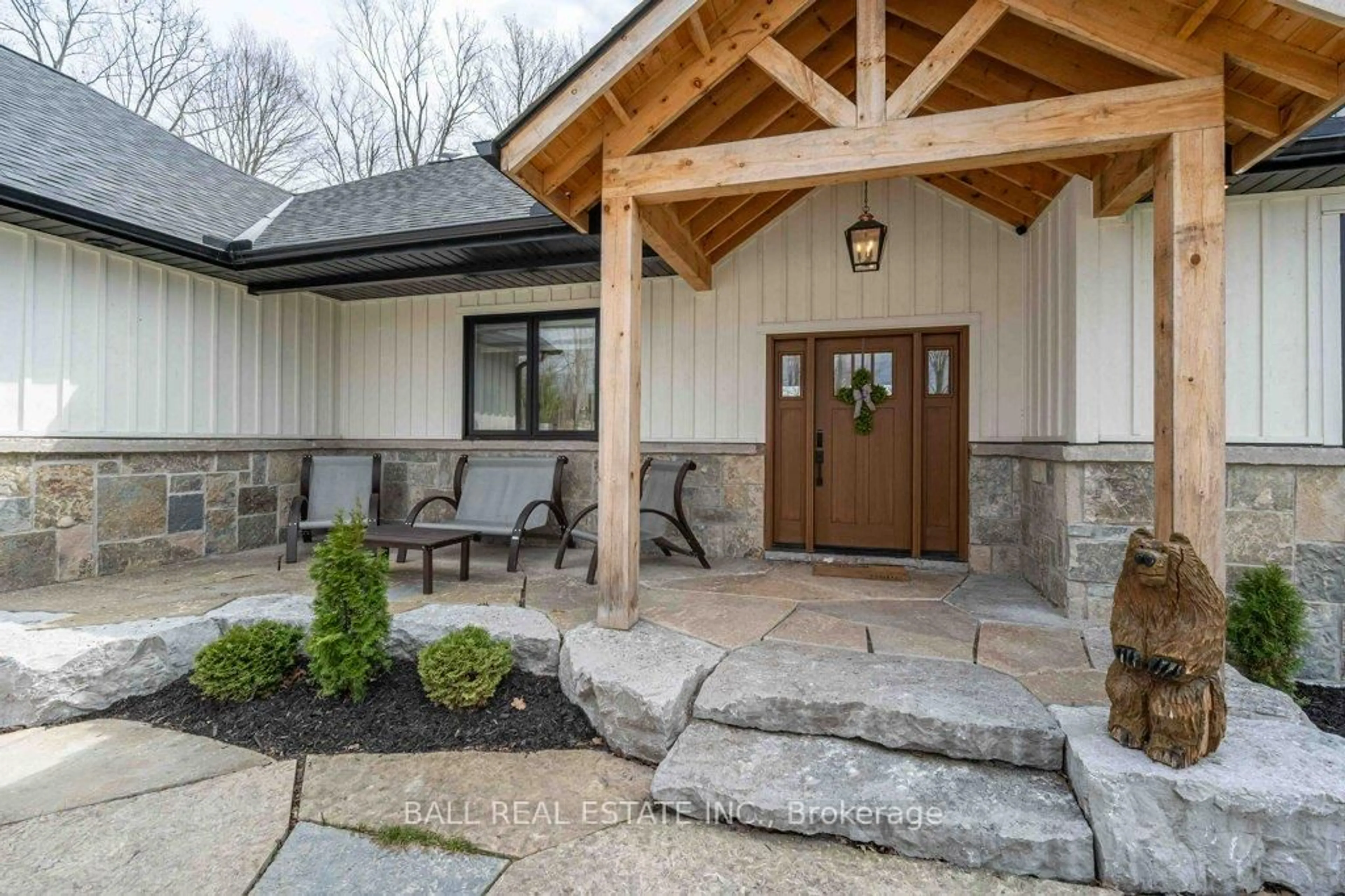 Indoor entryway for 25 Fire Route 42, Trent Lakes Ontario K0L 1J0