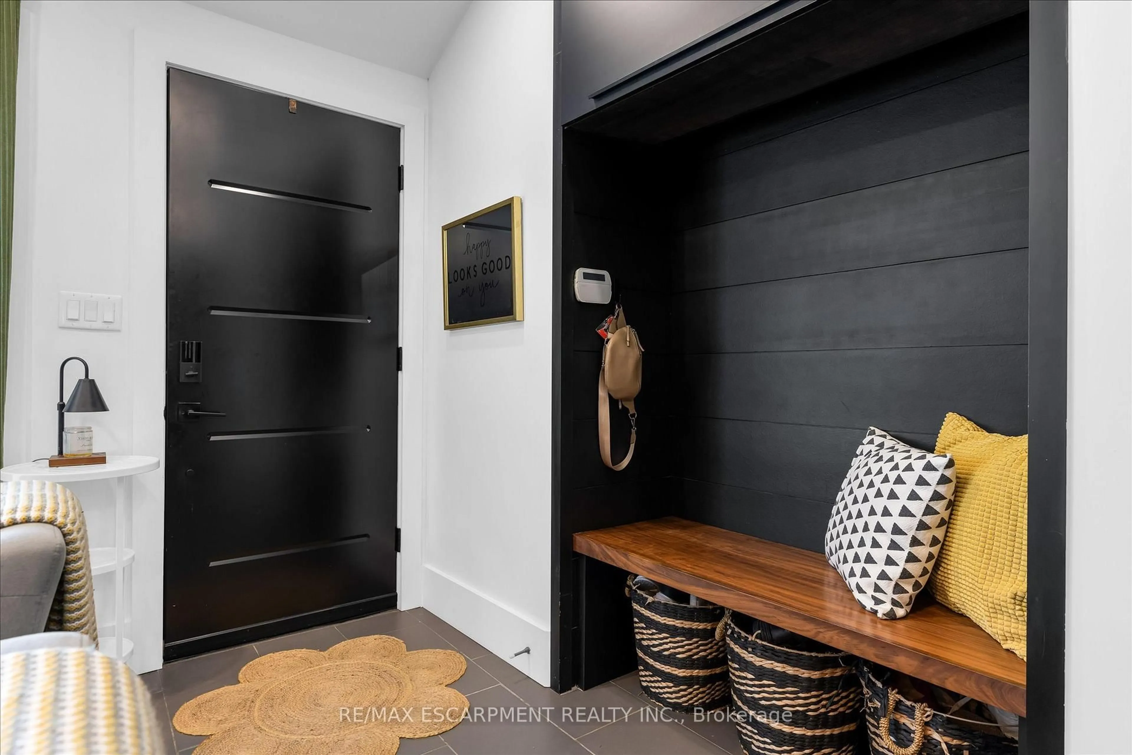 Indoor entryway for 1267 Third St Louth, St. Catharines Ontario L2R 6P9